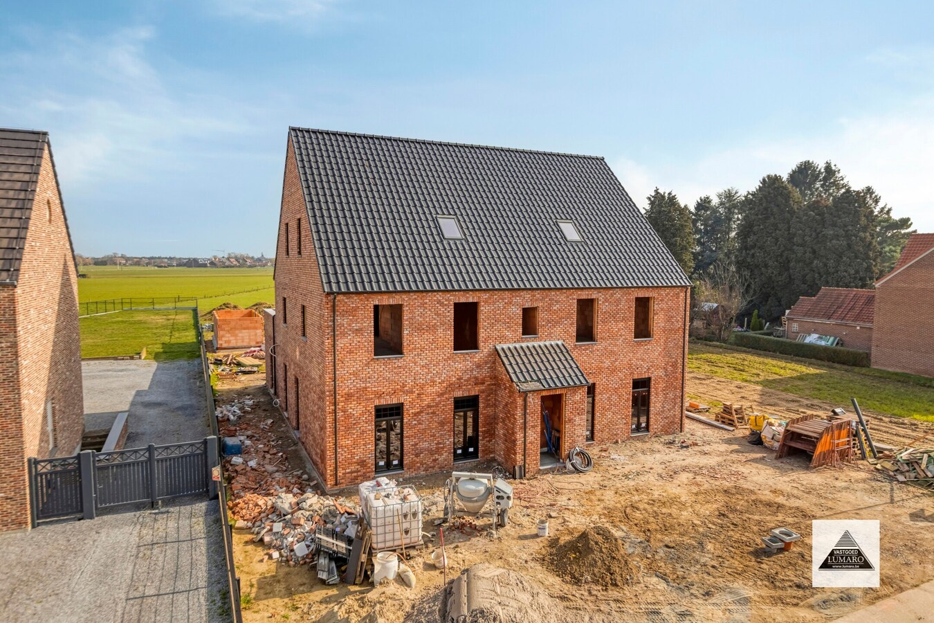 Nieuw gelijkvloers appartement met terras en tuintje 