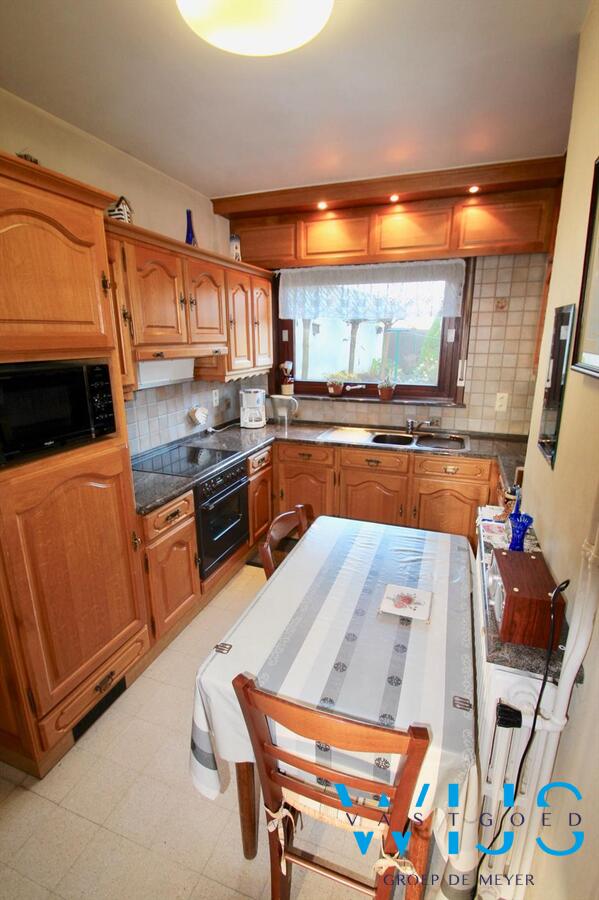 Zeer degelijk woonhuis op een ruim rustig perceel te Bassevelde ! 