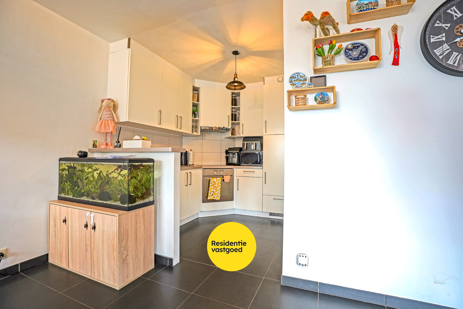 Recent appartement met privatieve tuin (346m²)  en ruim terras (40m²) in het centrum van Woumen! 