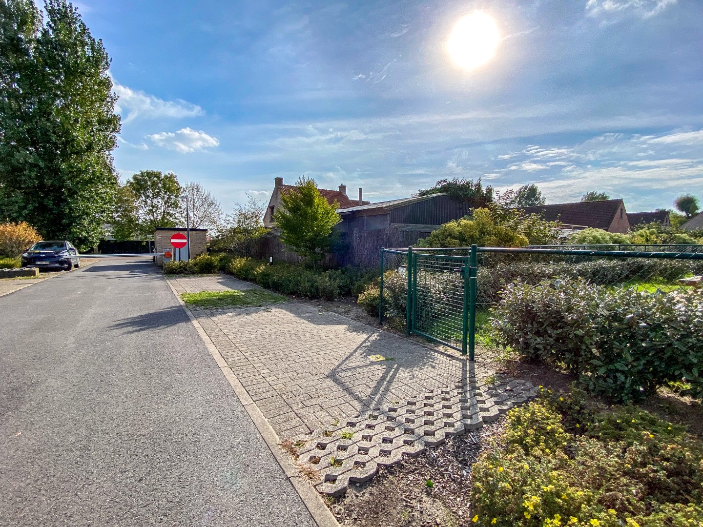 Prachtig onderhouden vakantiewoning (type vissershuis) met 3 slaapkamers en privé-parkeerplaats te Oostduinkerke. 