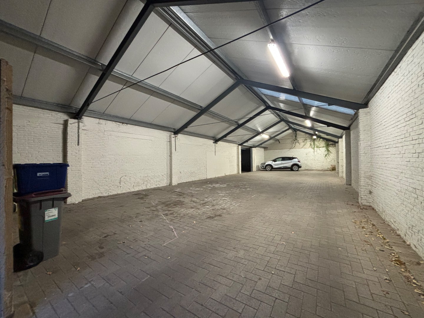 Opbrengsteigendom met 7 appartementen &amp; ruim handelspand in Mol-centrum 