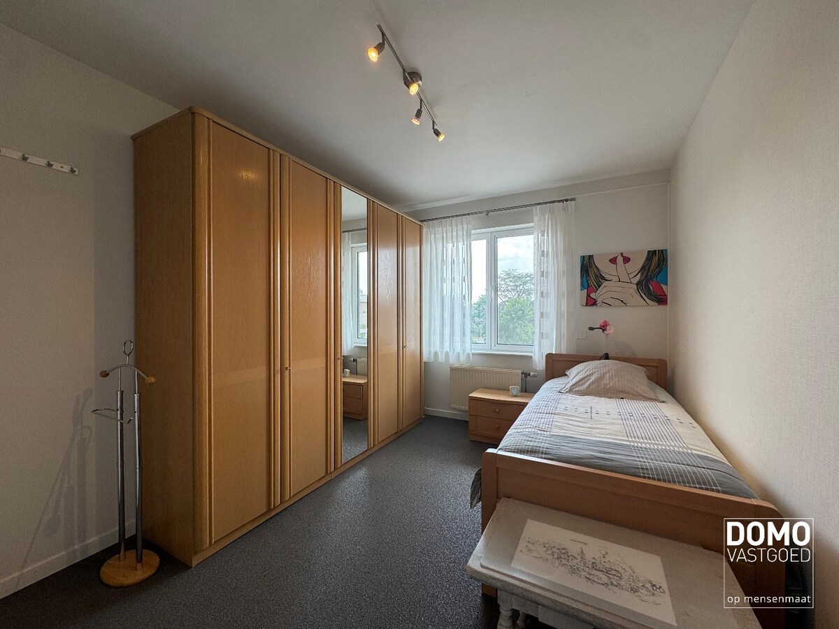 Ruim appartement van 121 m² met drie slaapkamers, twee terrassen en privatieve garagebox op toplocatie in Hasselt 