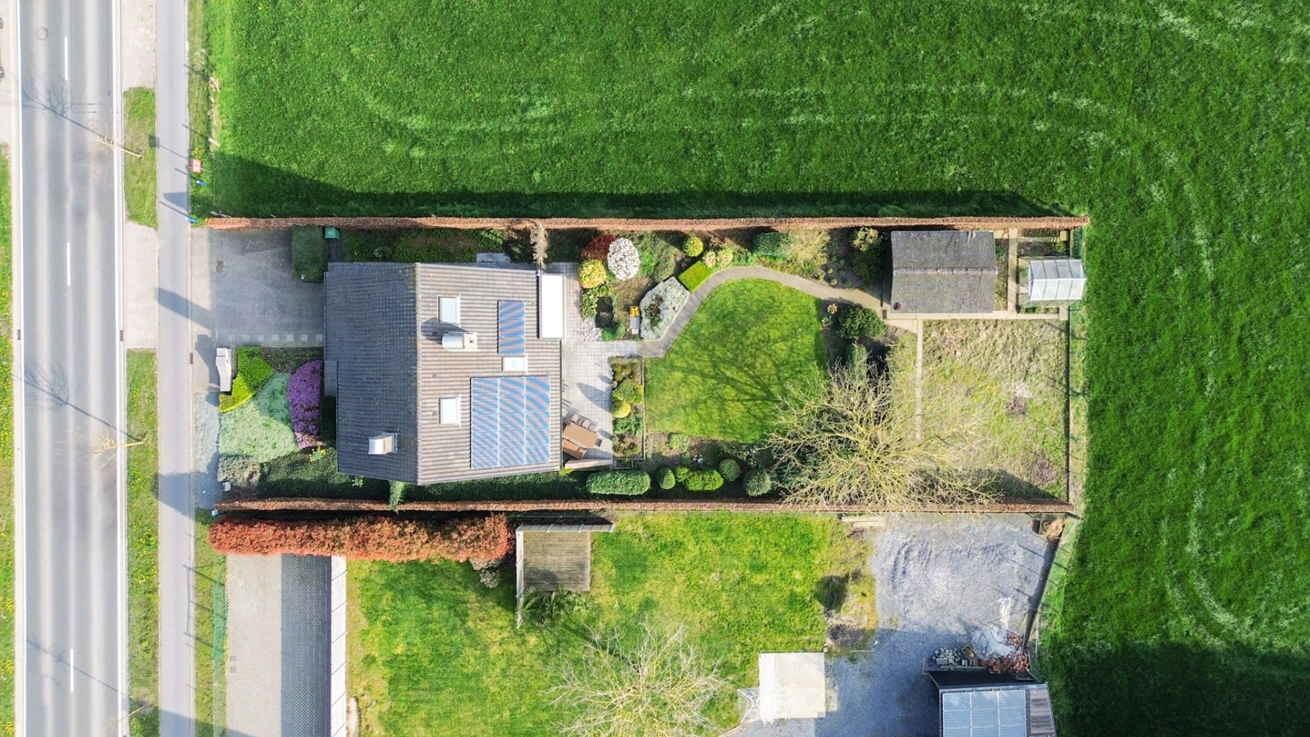 Villa op groot perceel met open zicht: 4 slaapkamers, 2 badkamers, grote tuin, topper te Torhout! 