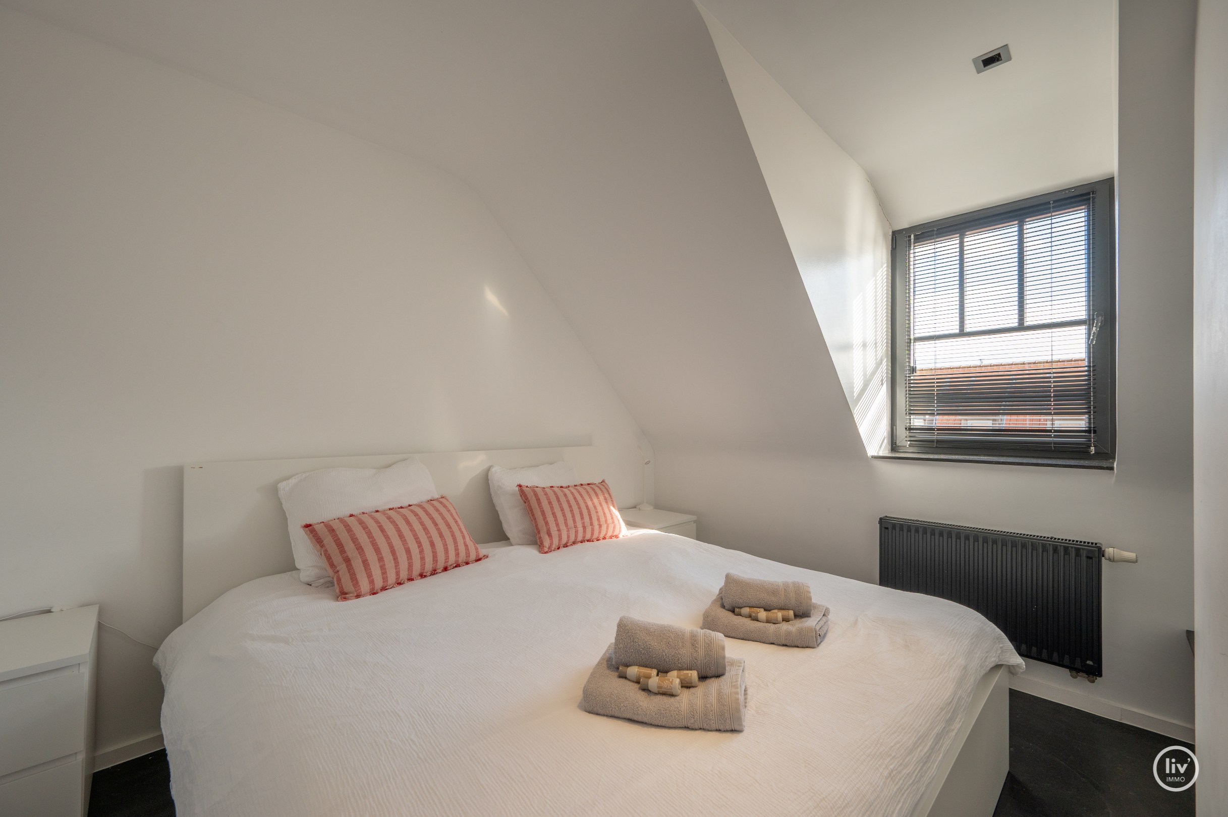 Lichtrijk duplex appartement met 2 slaapkamers – Centraal gelegen aan de Zoutelaan in Knokke 