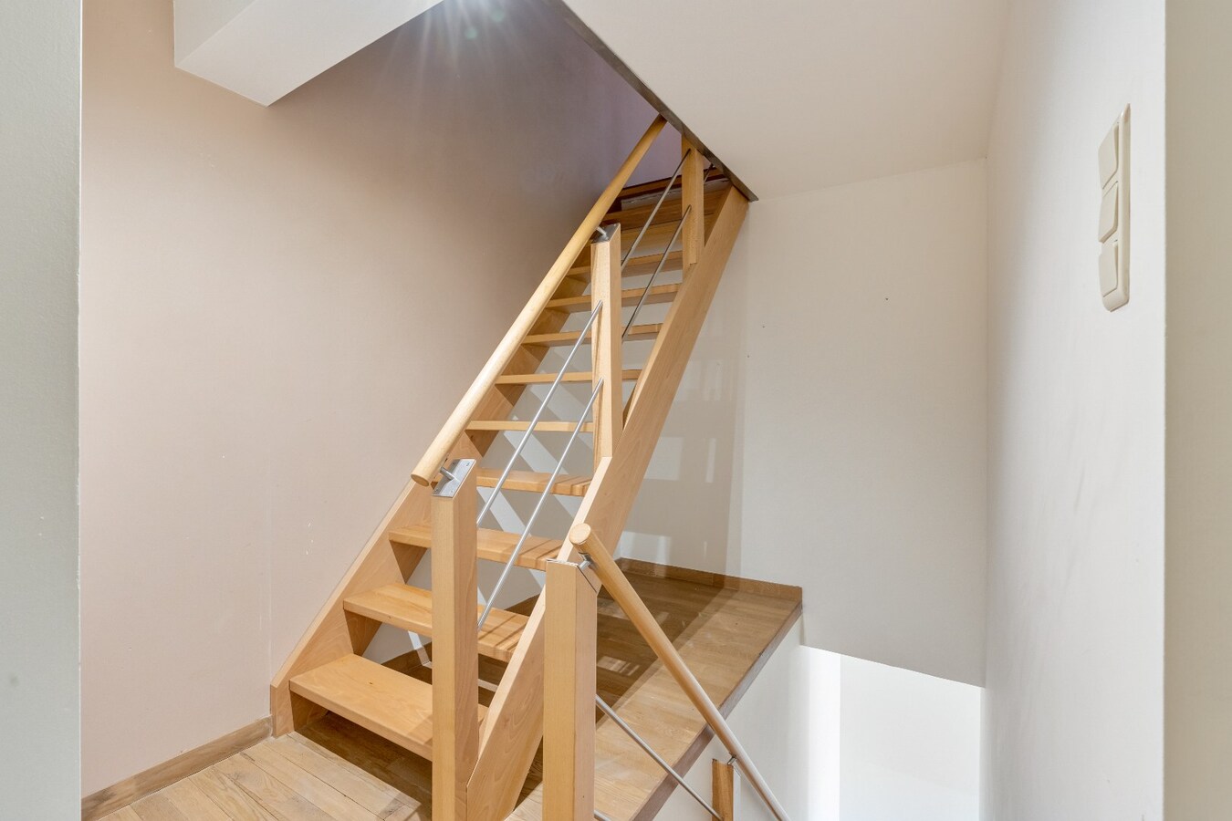 Verrassend ruim triplexappartement - B-label - 4 slpk  en aagename buitenbeleving. 
