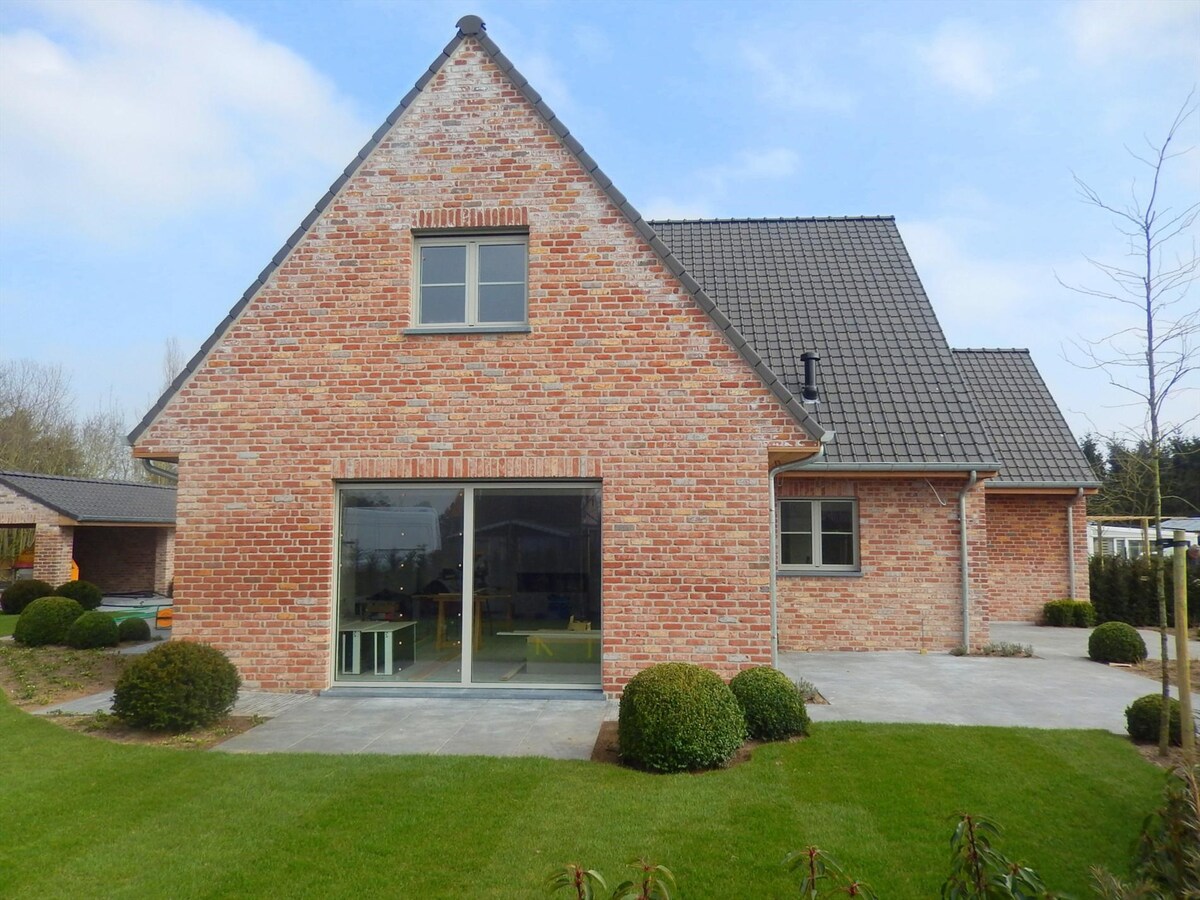 Uniek moderne nieuwbouwvilla met 4 slaapkamers 