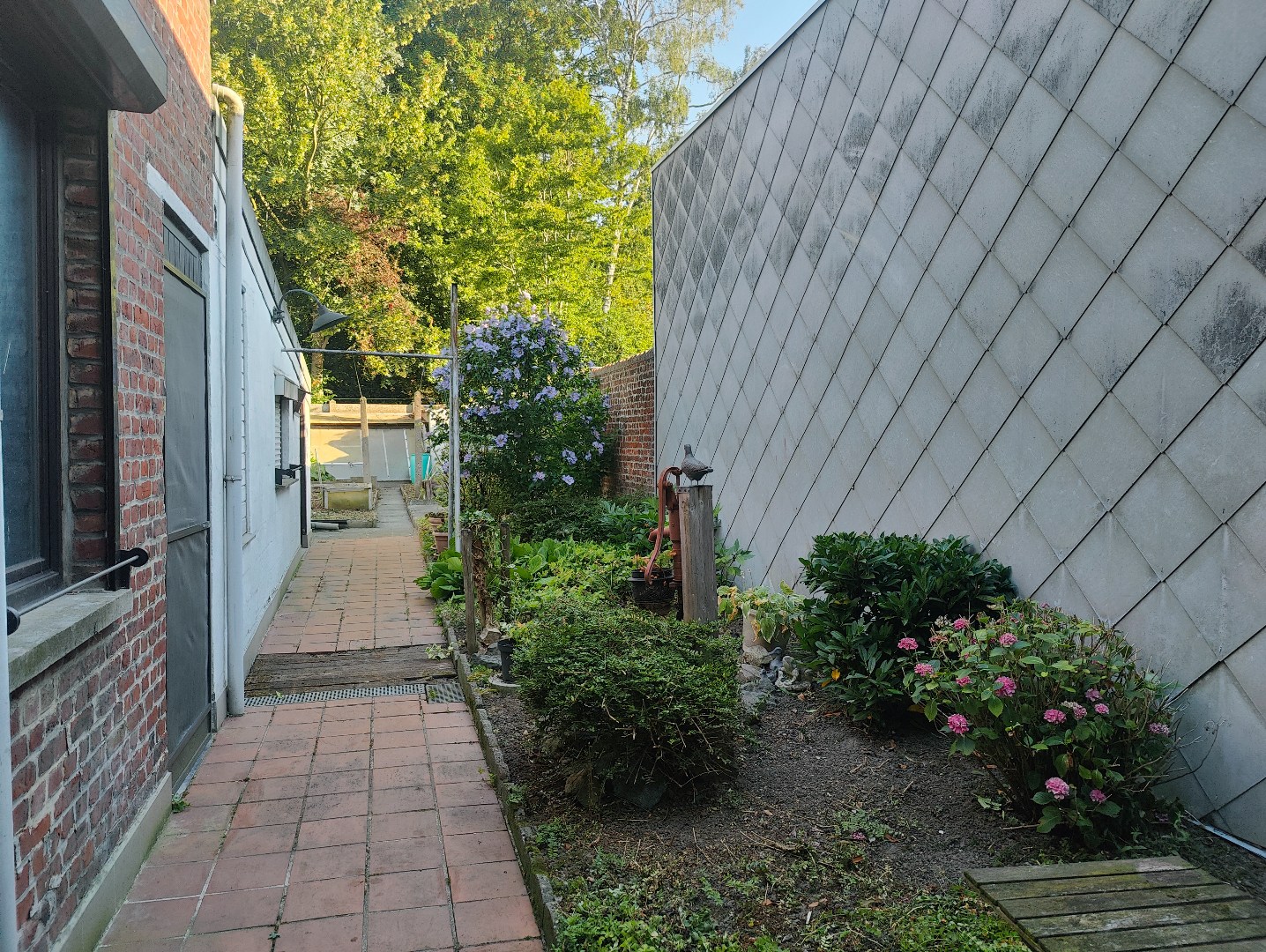 Unieke woning met achterliggende tuin  in het centrum van Pittem 
