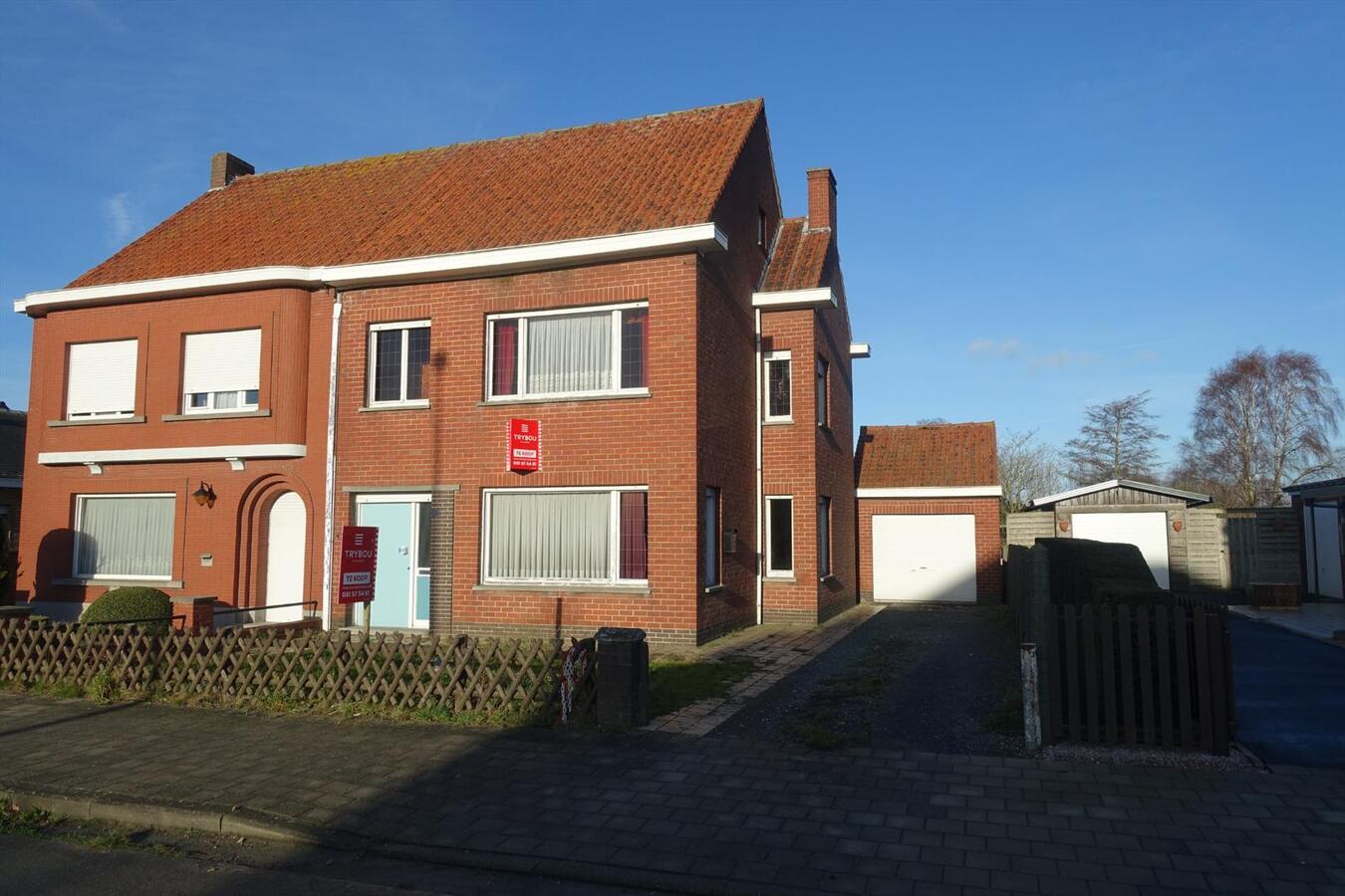 Degelijke halfopen woning met garage 