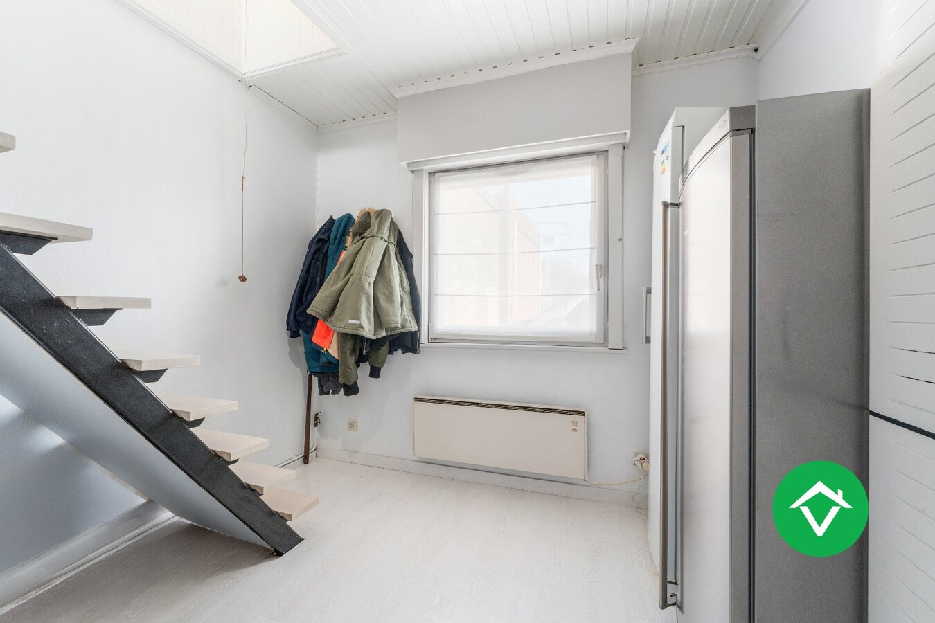 Functionele woning met drie slaapkamers, garage en ruime oprit te Ichtegem 