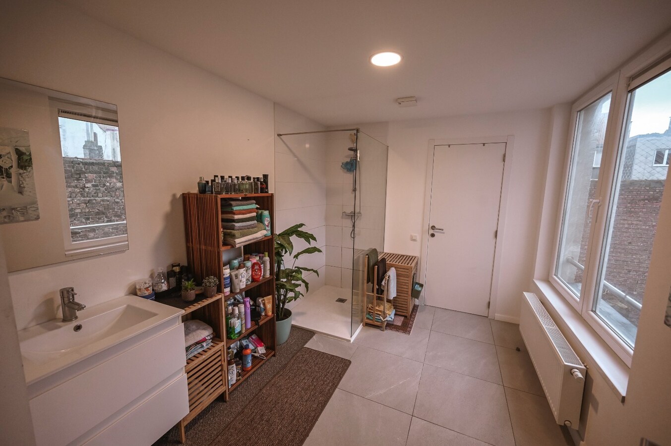 RUIM LICHTRIJK DUPLEX APPARTEMENT MET TERRAS NABIJ CENTRUM 