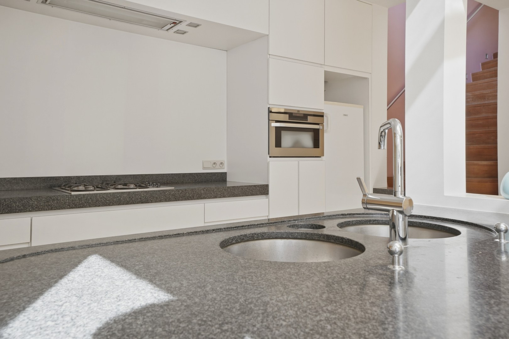 Multifunctionele woning met handelsruimte in hartje Veurne. 