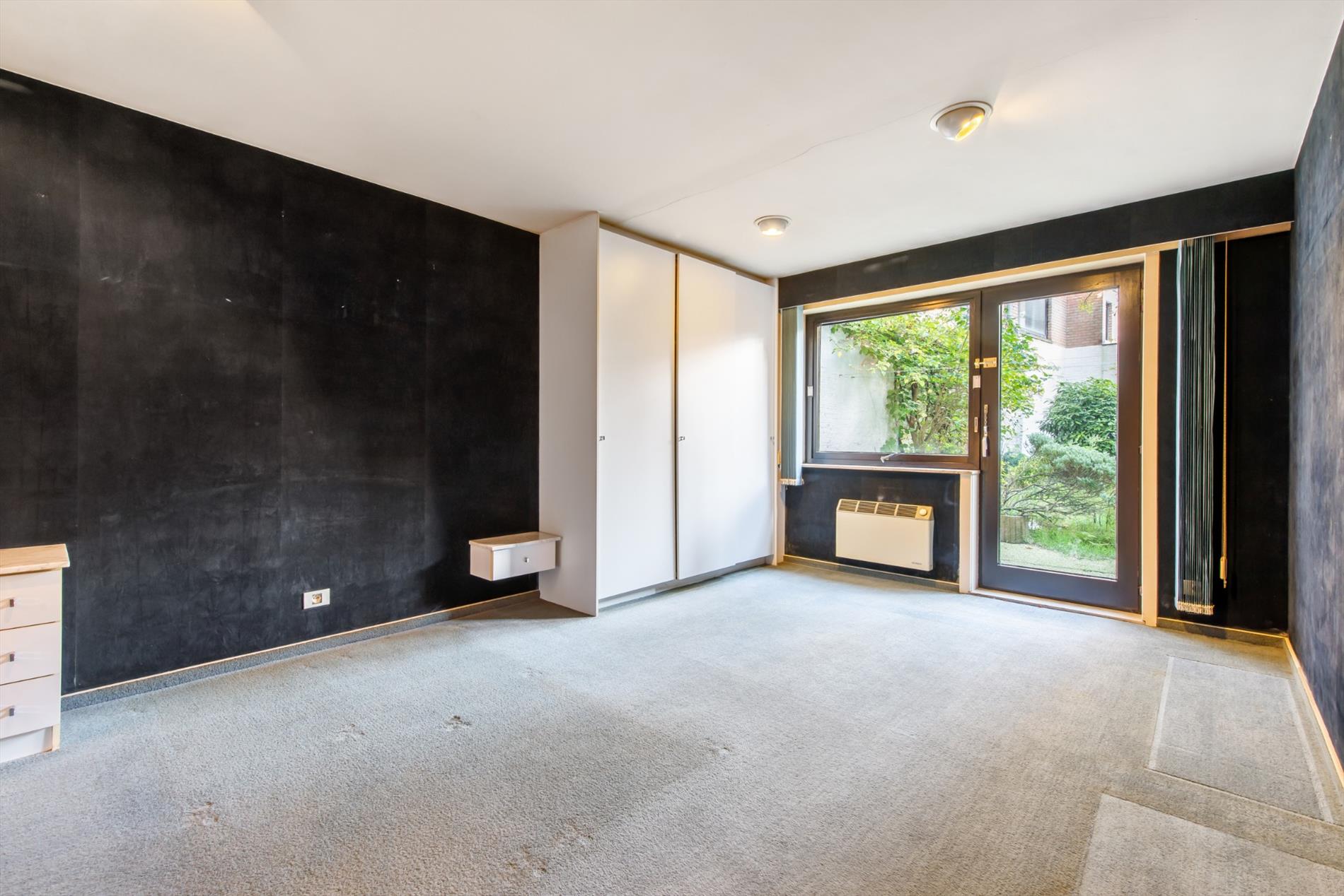 RUIM 2 SLP APP. MET TUIN GELEGEN CENTRUM OOSTENDE NABIJ ZEE 