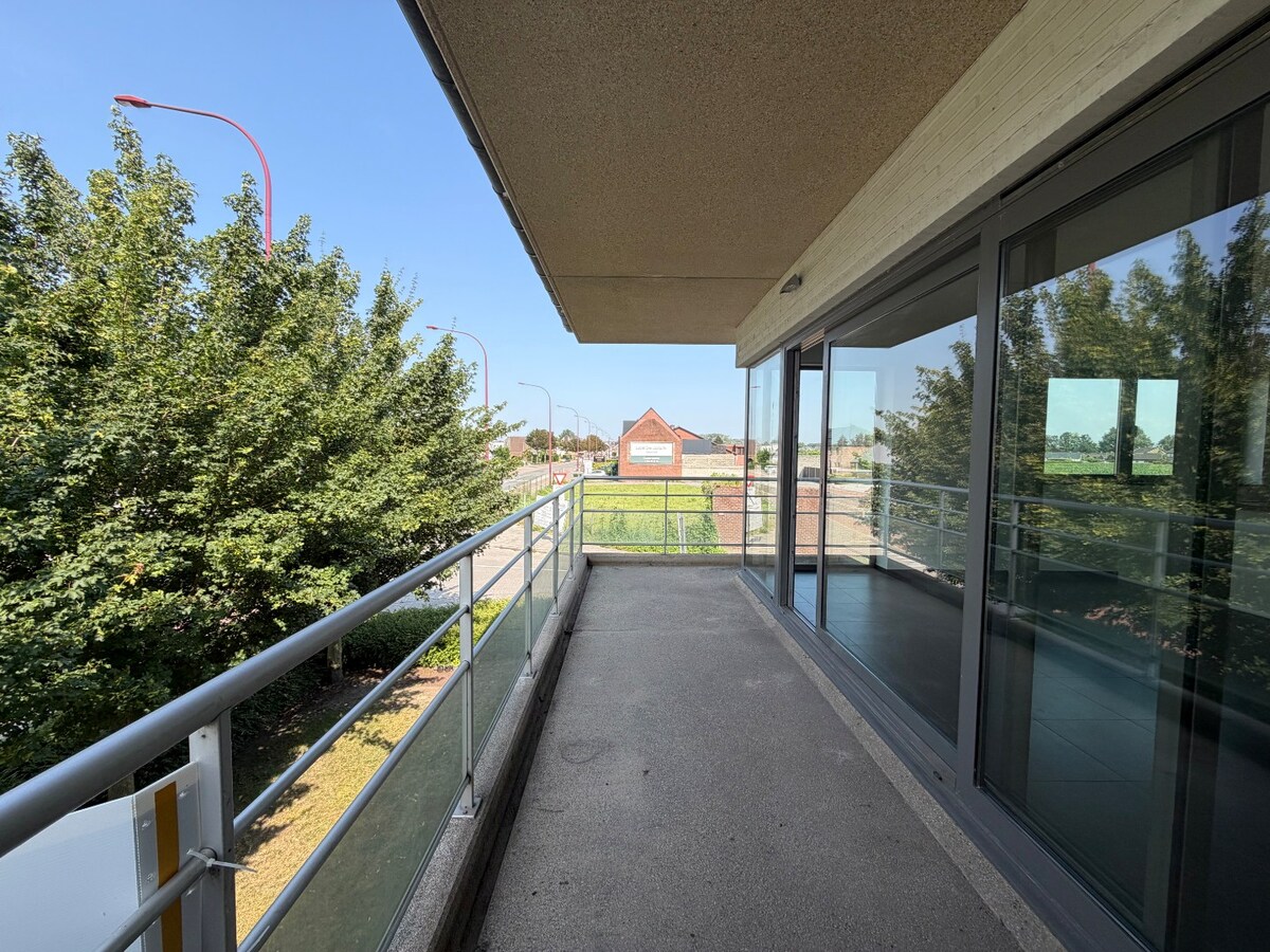2 slpk-appartement nabij allerhande voorzieningen. 