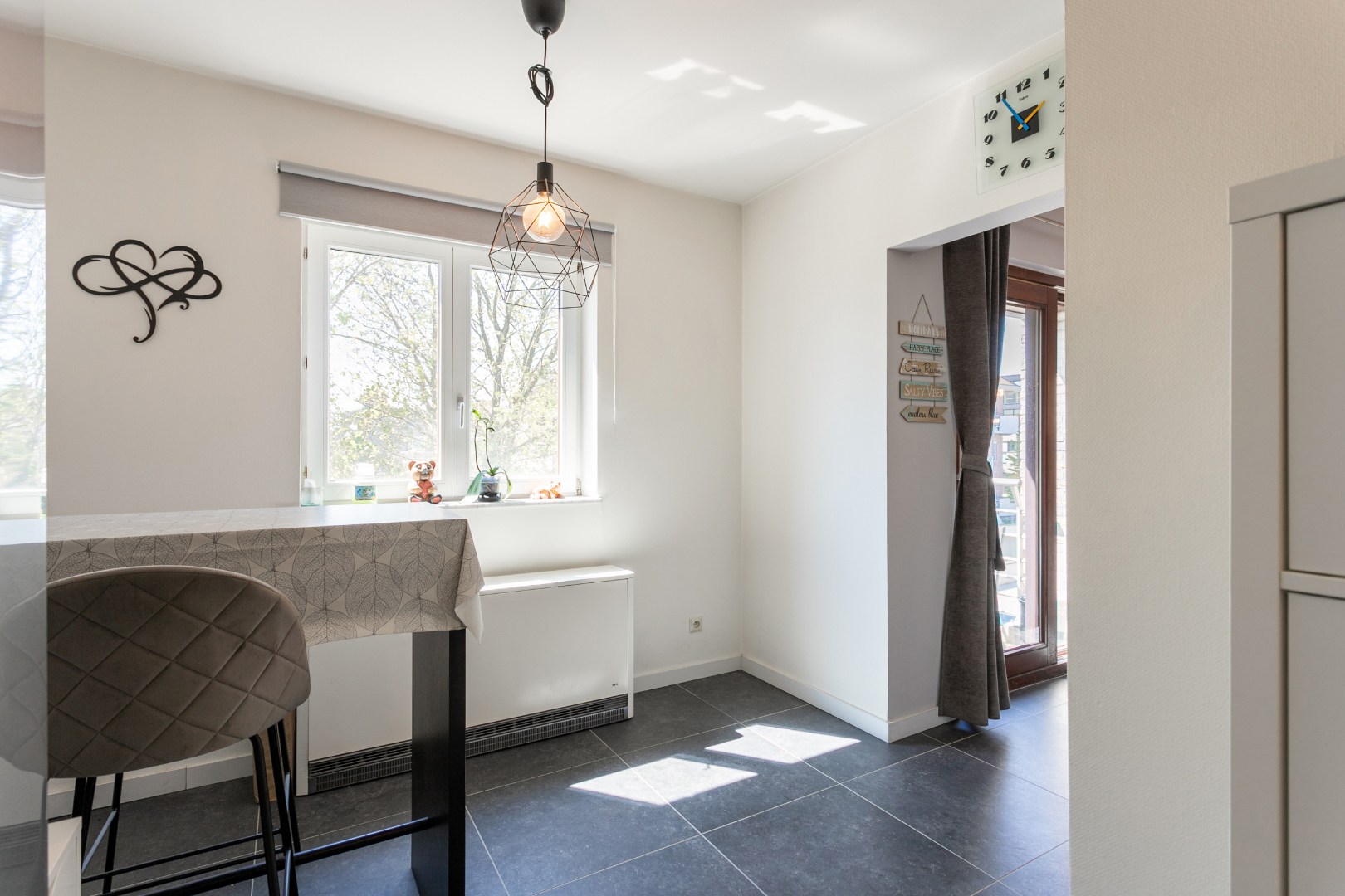 Instapklaar duplex app. 2 slpk met terras en parkeerplaats 
