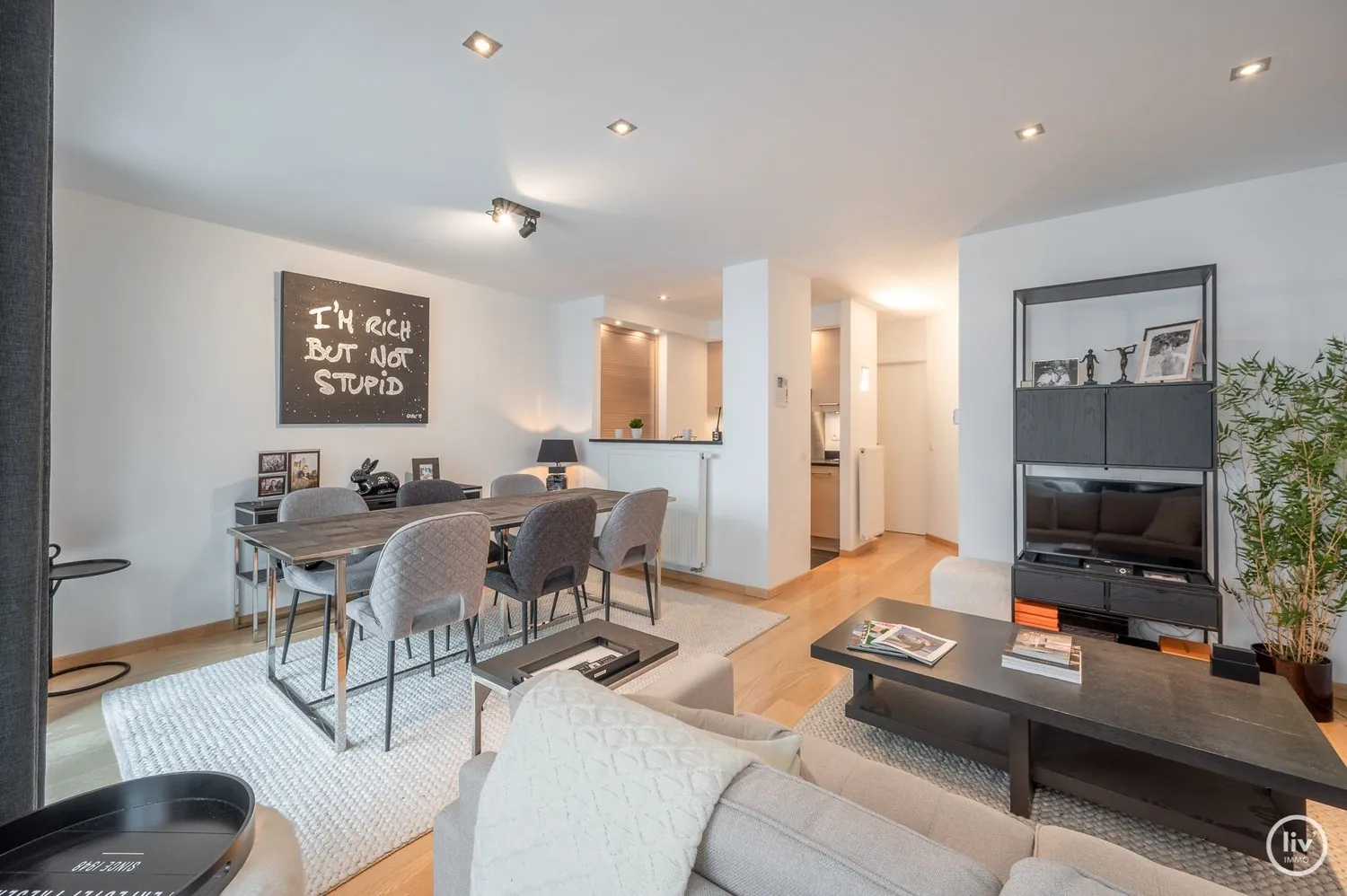 Gezellig en récent duplex appartement met aangenaam terras centraal gelegen op de Duinviooltjesstraat vlakbij de Dumortierlaan te Knokke