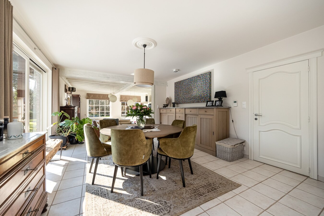 Prachtige villa met 3 slaapkamers en praktijk/kangoeroewoning met ZW-tuin op 1.892 m² 