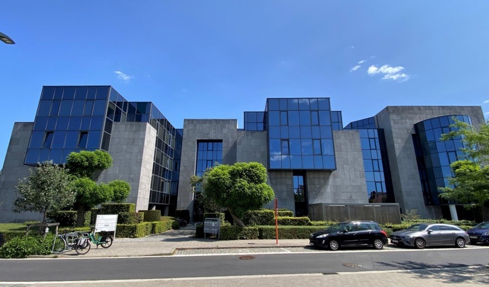 Kantoren te huur aan R4/E40 in Portalis gebouw in Zwijnaarde