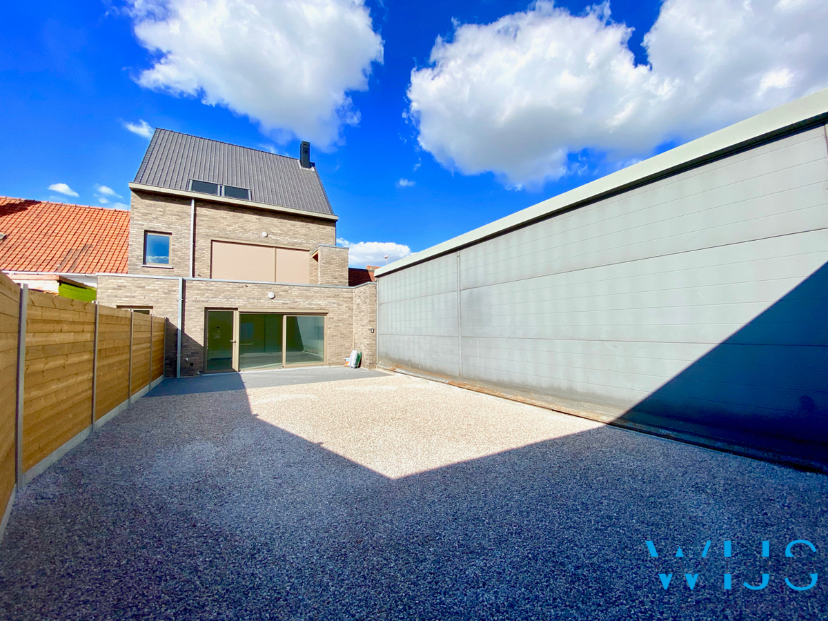 Instapklaar GELIJKVLOERSAPP. met tuin &amp; garage te Zelzate ! 