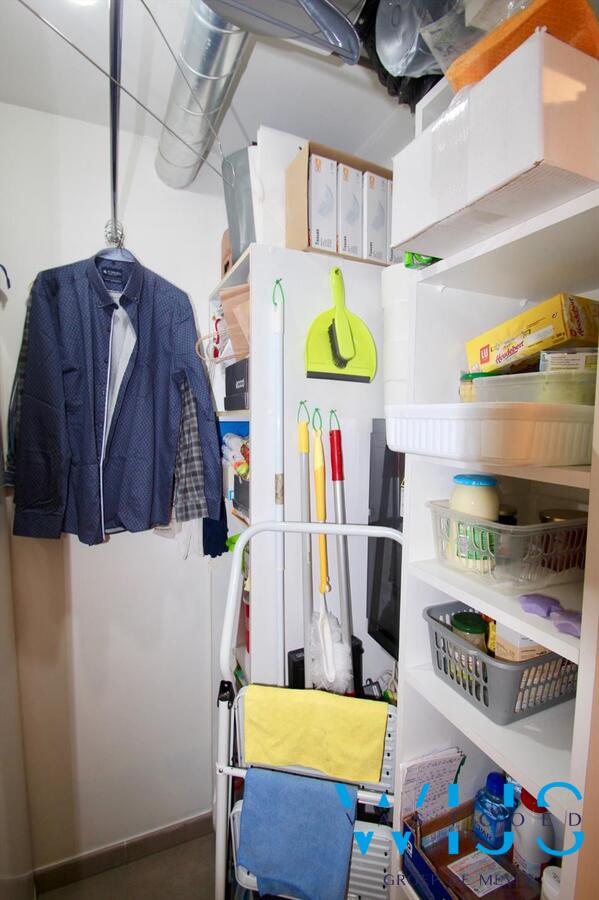 Mooi 2 slaapkamer gelijkvloersappartement in Hartje EVERGEM ! 