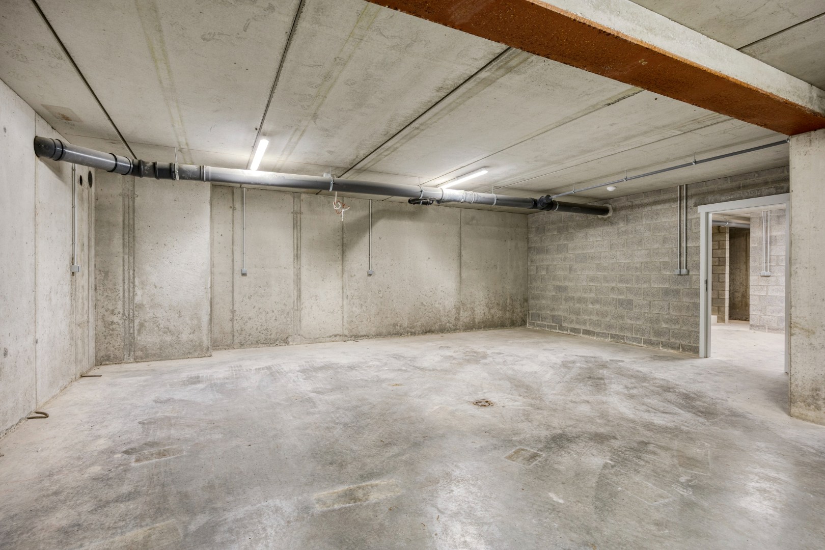 Hoogwaardig afgewerkte nieuwbouwwoning met 4 slpk. in centrum Geel 