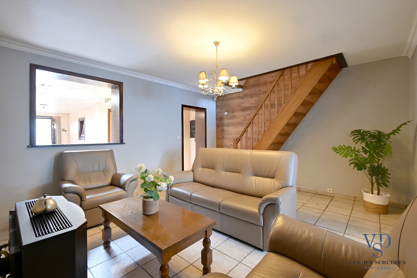 Degelijke rijwoning. 