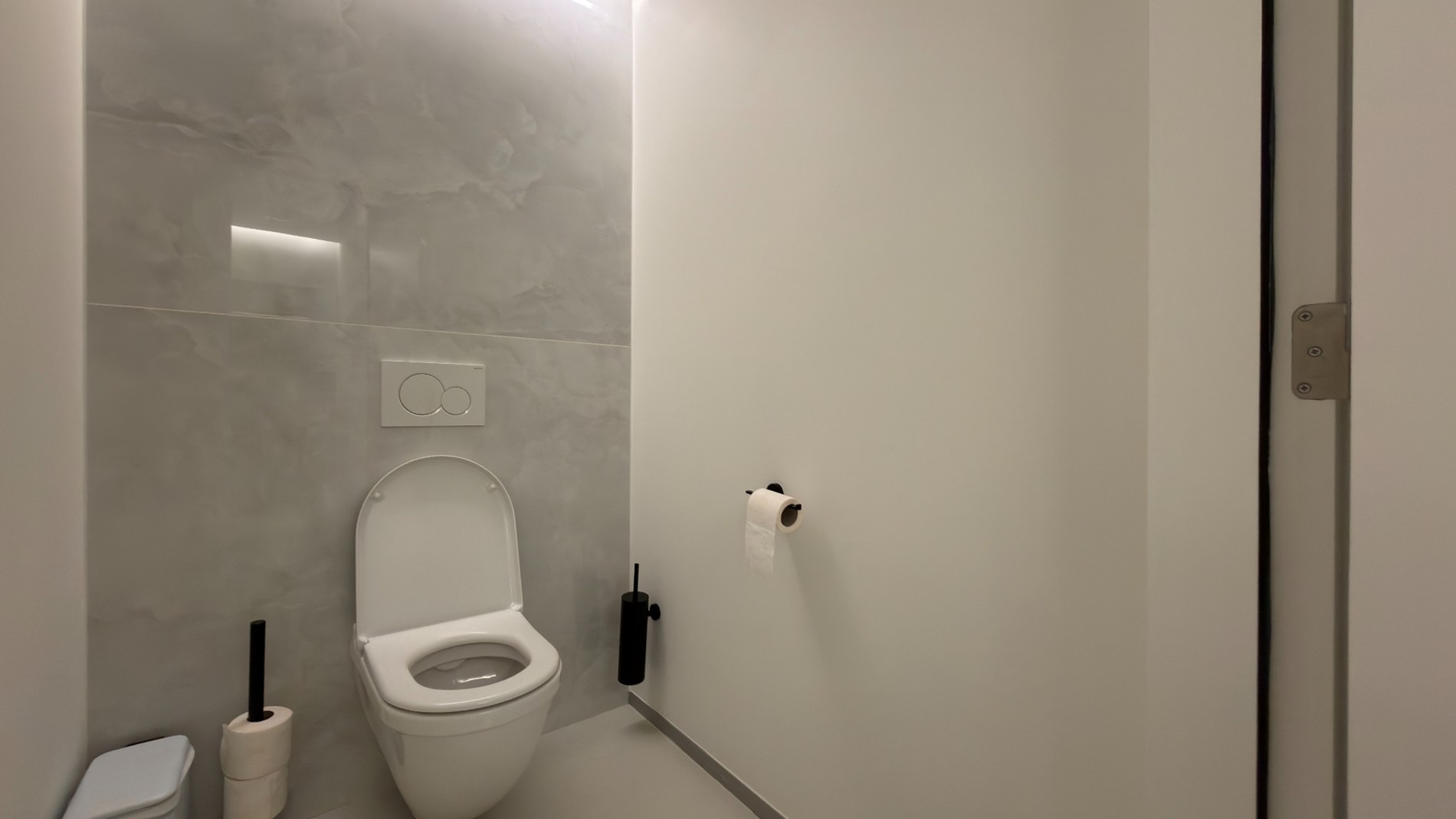 Strak ingerichte kantoorduplex te huur langs Singel in Antwerpen