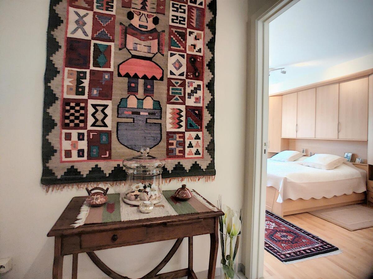 Uitzonderlijk ruim hoekappartement met drie slaapkamers en enorm zonneterras - Heist 