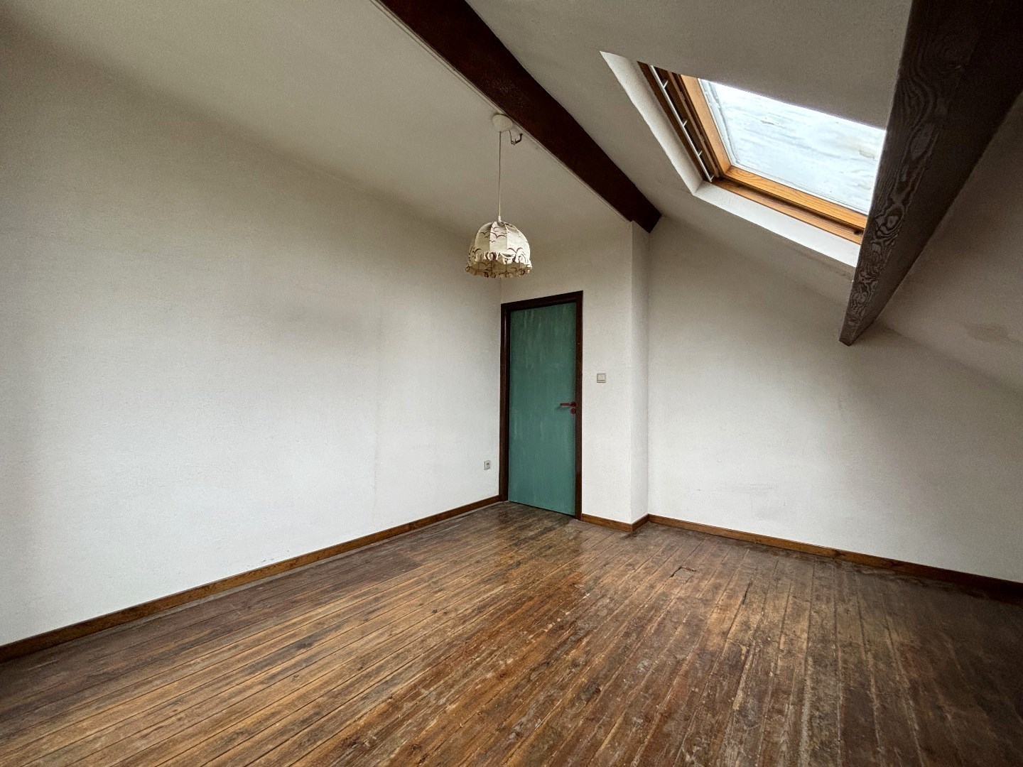 Frituur met volledige inboedel en bovengelegen appartement in Leopoldsburg 