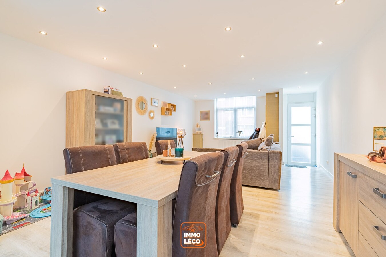 Maison rénovée avec de beaux volumes, 3 chambres et jardin ! 