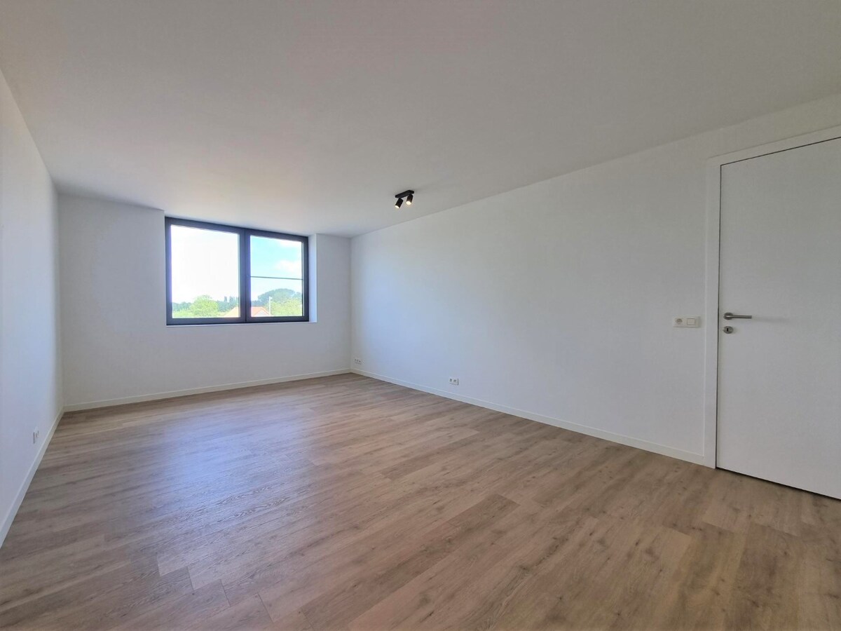 Nieuwbouwwoning met 4 slaapkamers te Ramskapelle 