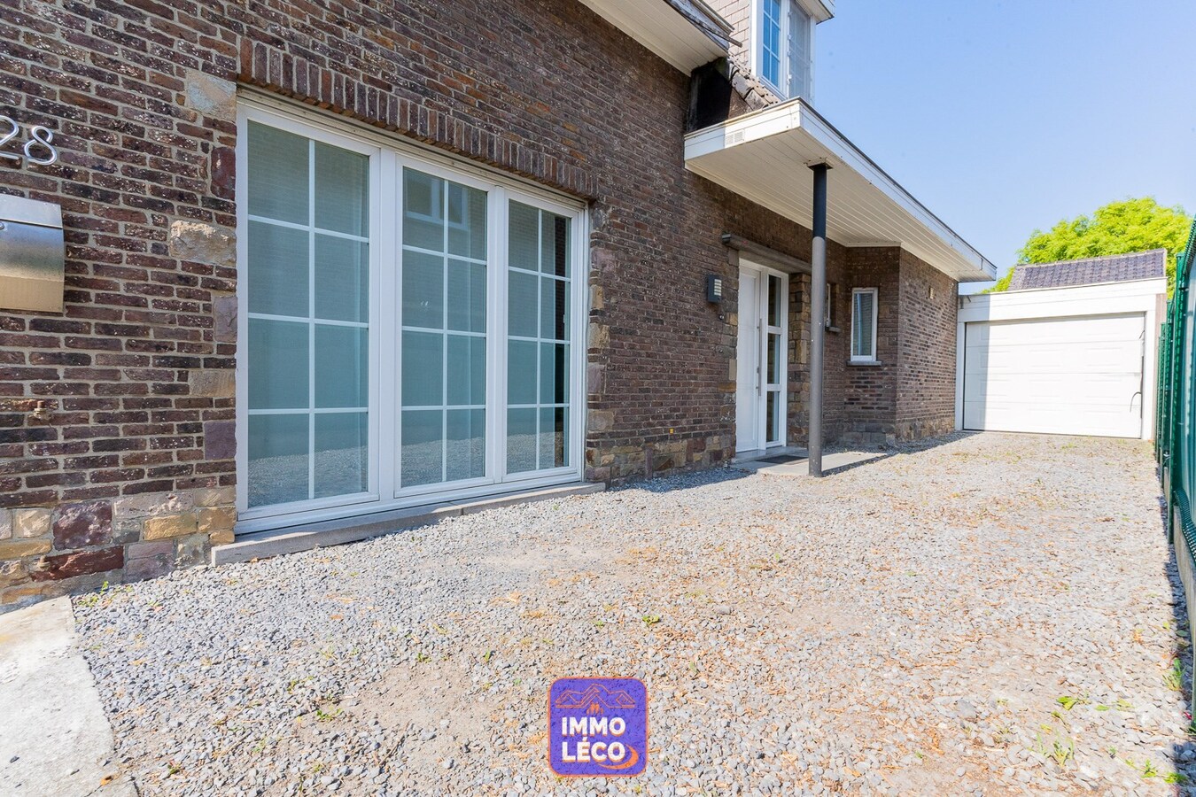 Superbe 3 façades avec jardin, garage, parking 4 voitures. COUP DE COEUR ! 