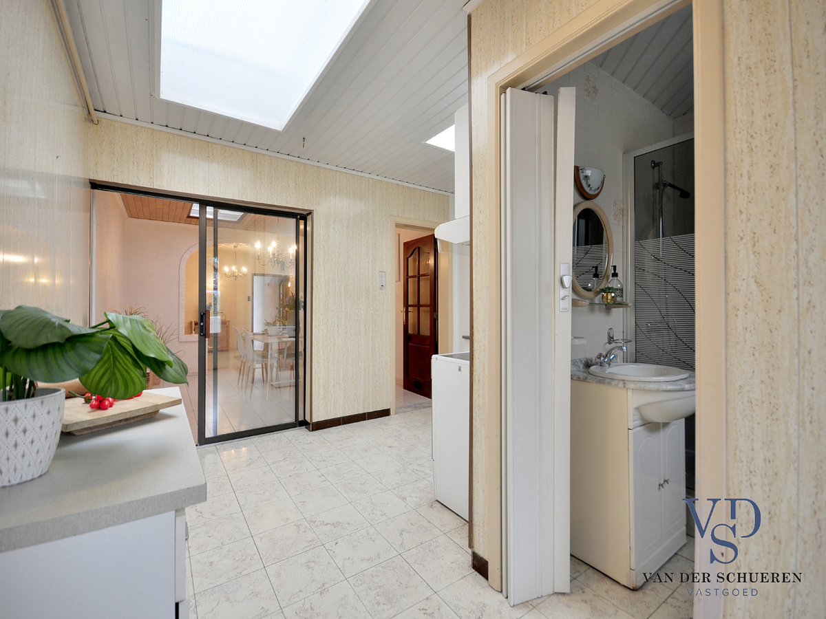 Rijwoning met tuin nabij station Gent-Sint-Pieters. Top-ligging nabij tram en trein ! 