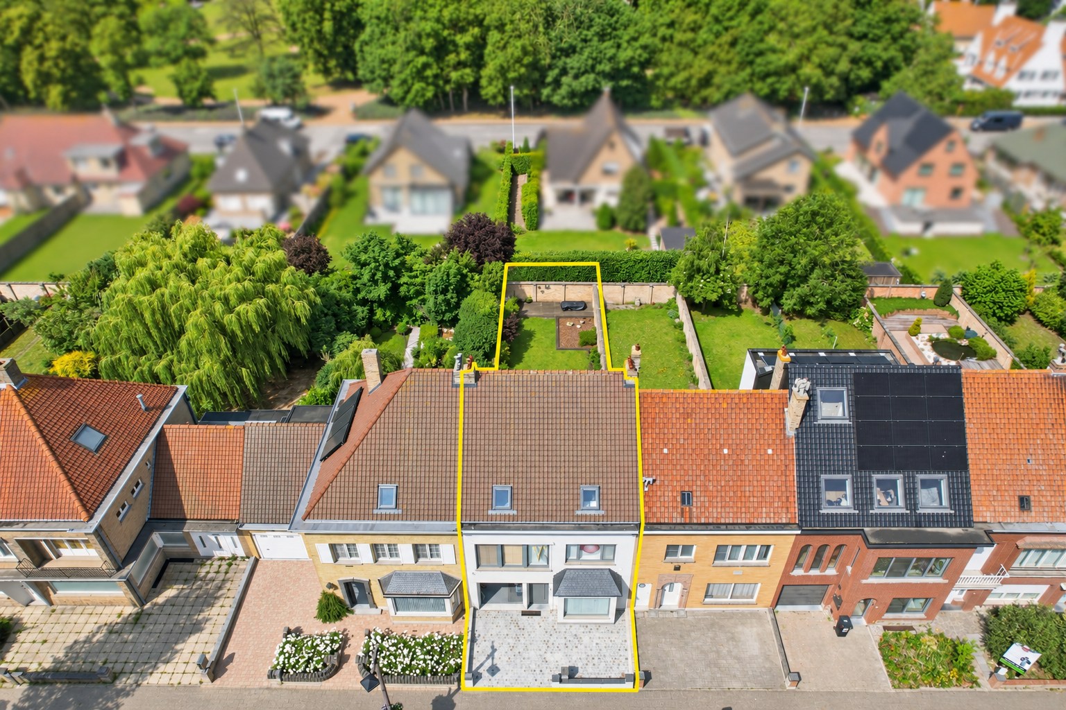 Prachtige instapklare in het hart van Nieuwpoort op 284 m² met garage en nieuwe oprit! 
