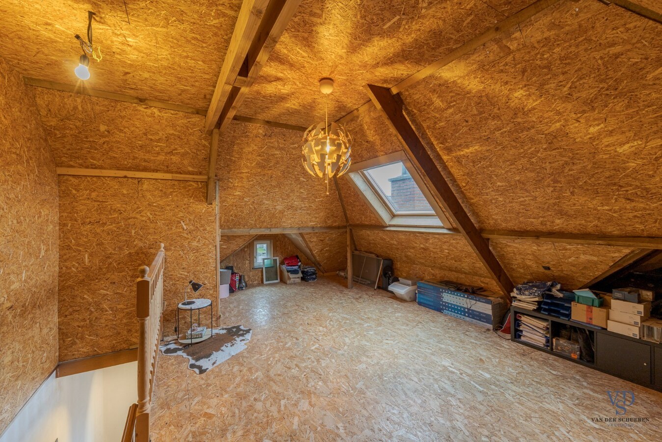 Ruime, deels gerenoveerde Half Open Bebouwing 