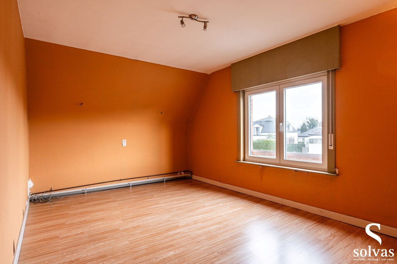 Handelswoning aan de N9 te Lovendegem! 