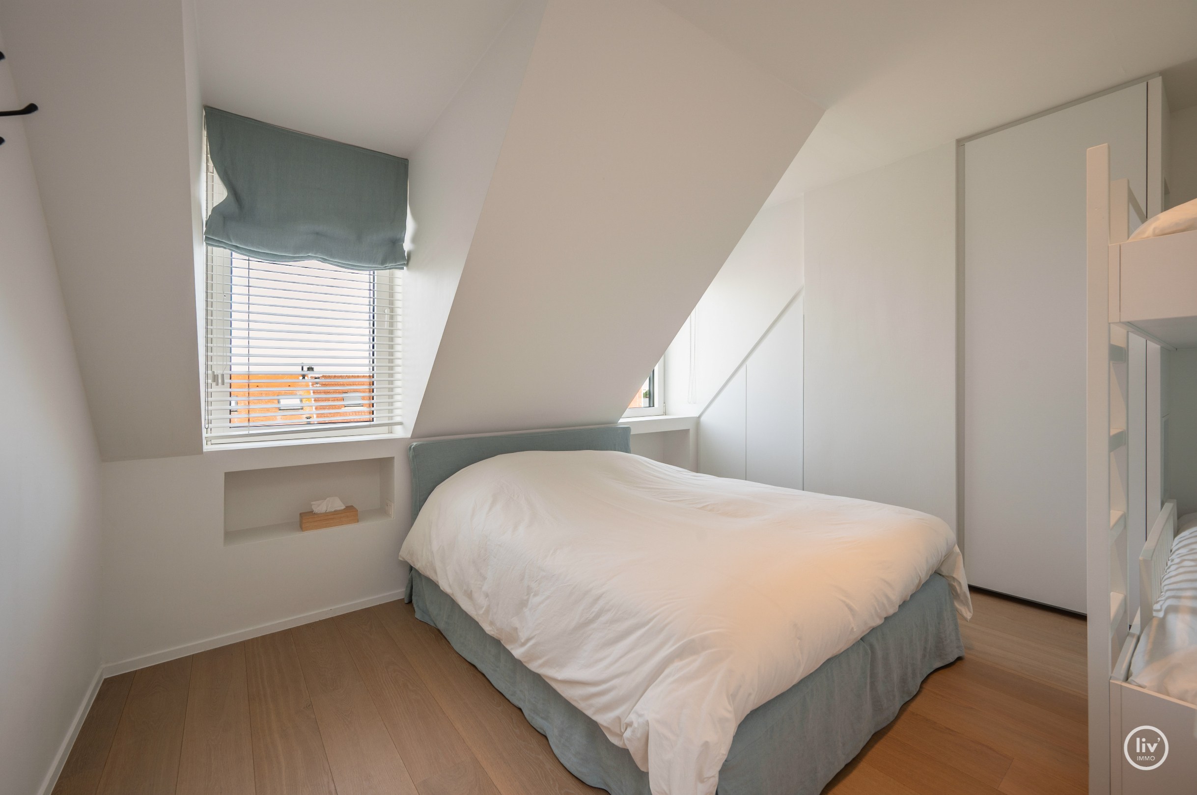 Appartement duplex unique avec 4 chambres dans une résidence récente au centre de Knokke. 