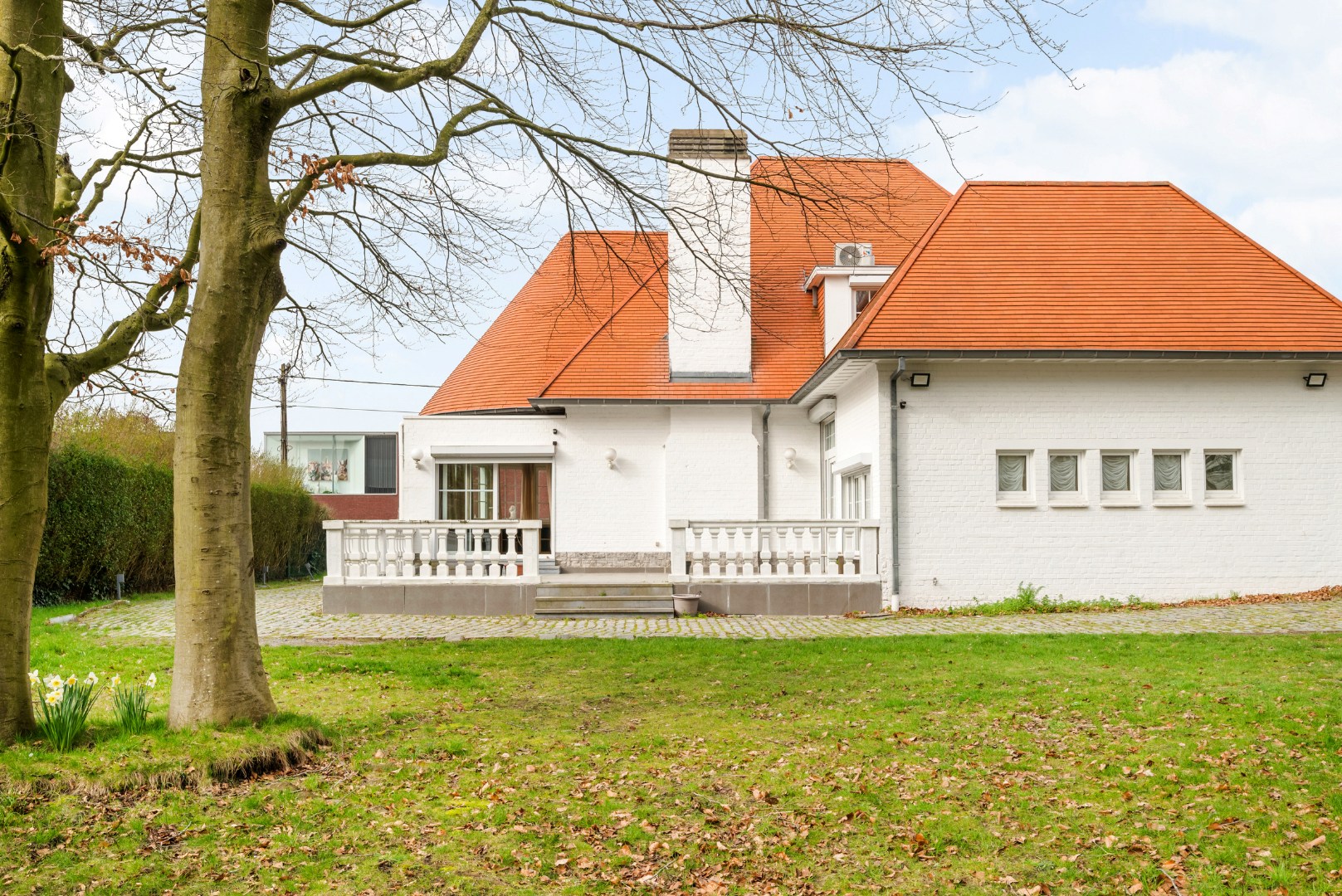 Stijlvolle villa met 5 slaapkamers op mooi perceel van 1325m² 