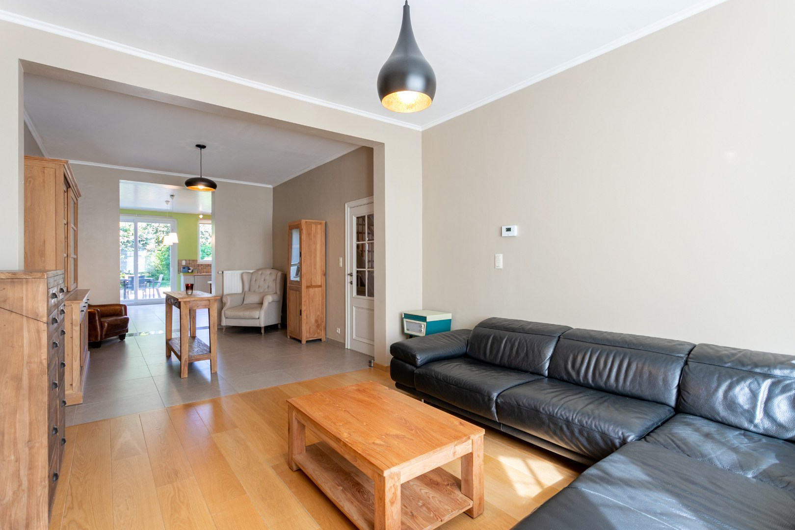 Instapklare woning met 3 slpk, oprit en tuin te Halle 