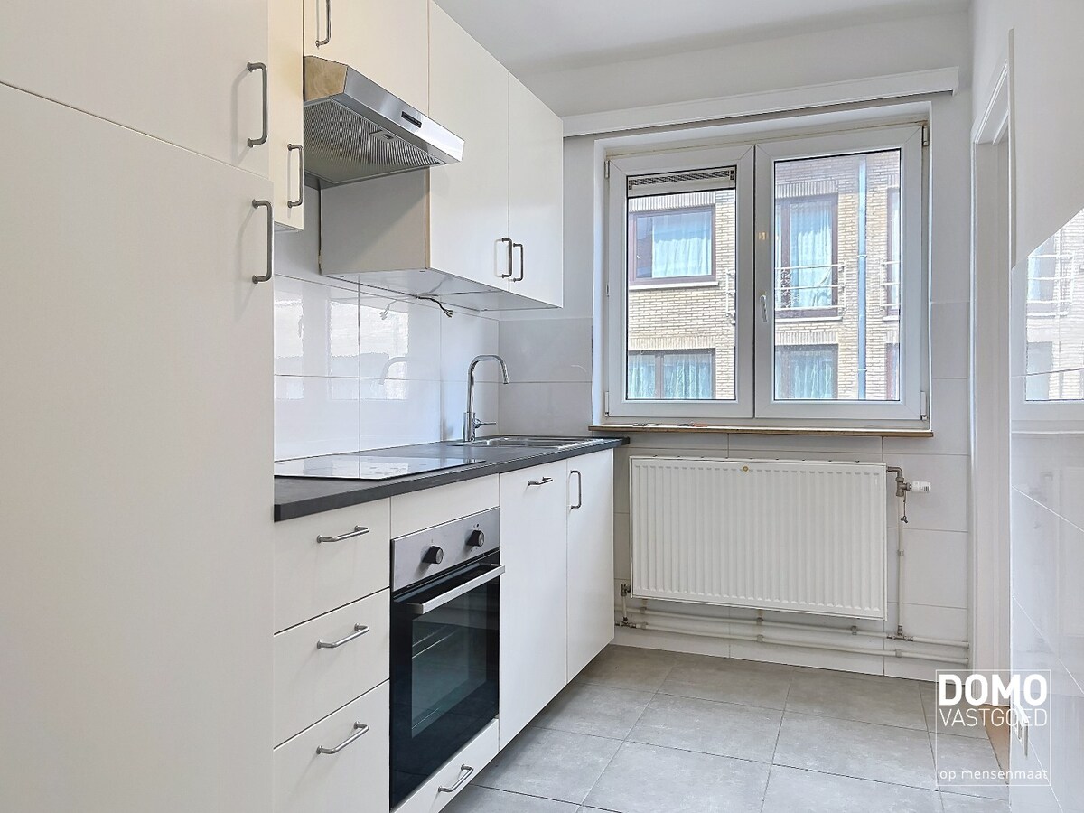 APPARTEMENT MET 2 SLAAPKAMERS EN GARAGEBOX NABIJ CENTRUM VAN HASSELT 