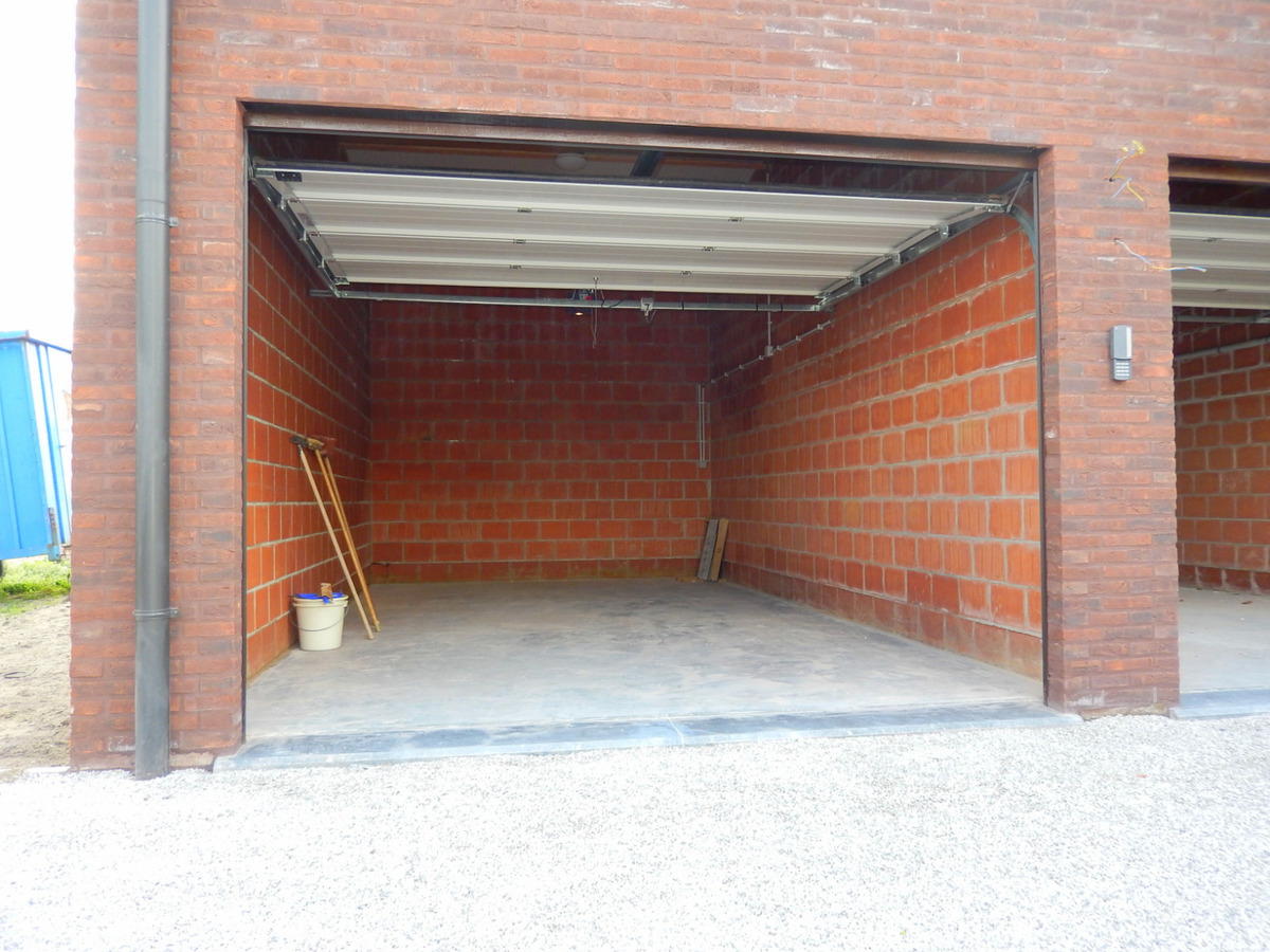 Garagebox met elektrische poort 