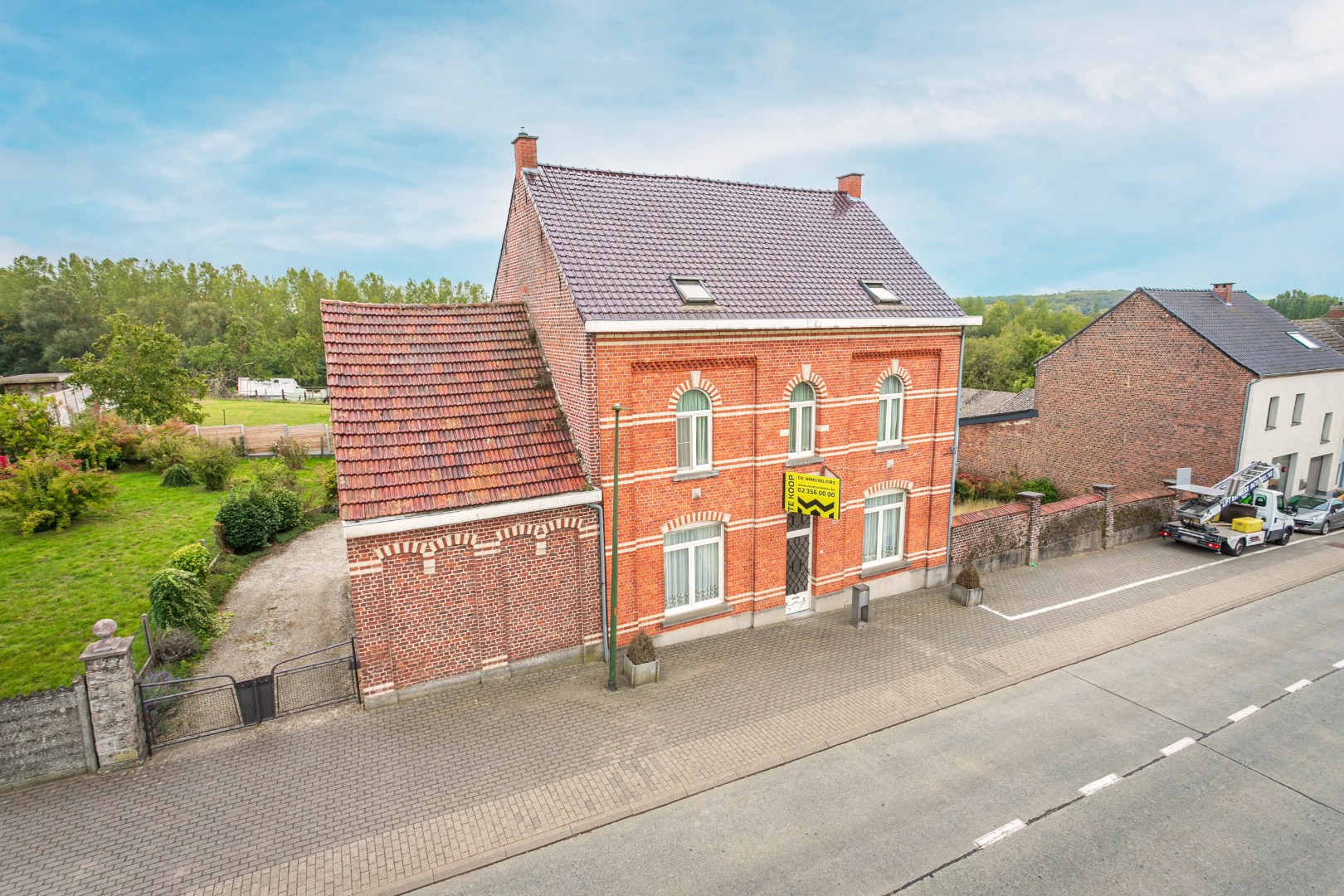 Karaktervolle, te renoveren herenhuis met enorm potentieel te Gooik 