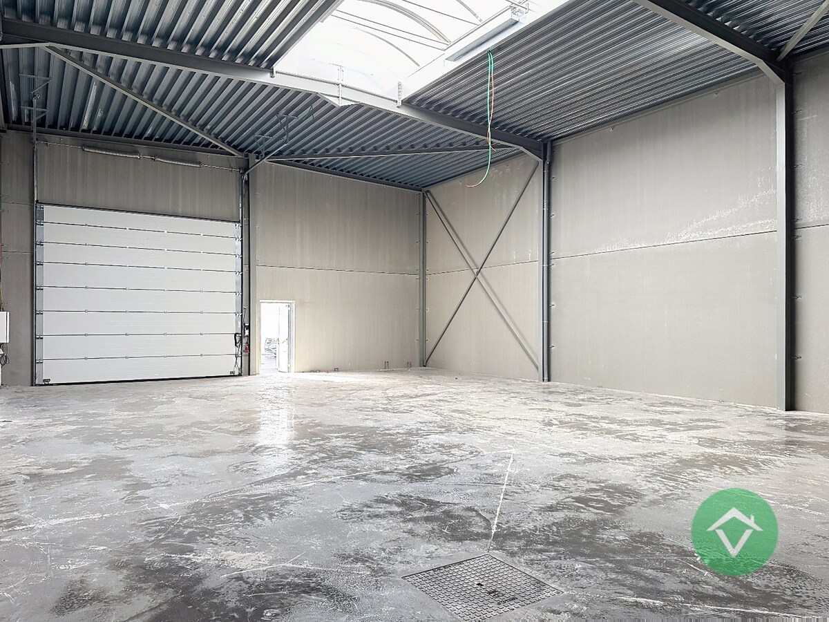 Nieuwbouw loods KMO-UNIT te koop – 237 m² met 1 parkeerplaats inbegrepen op de industriezone te Aartrijke 
