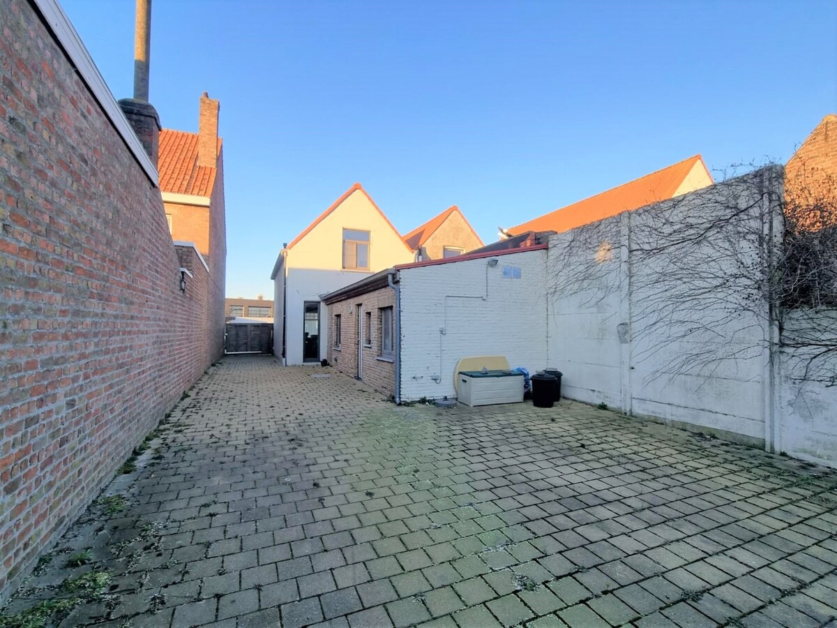 Halfopen woning op mooi perceel te Meetkerke 