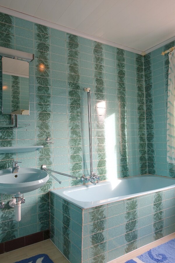 Rustig gelegen instapklare rijwoning met nabij gelegen garagebox 