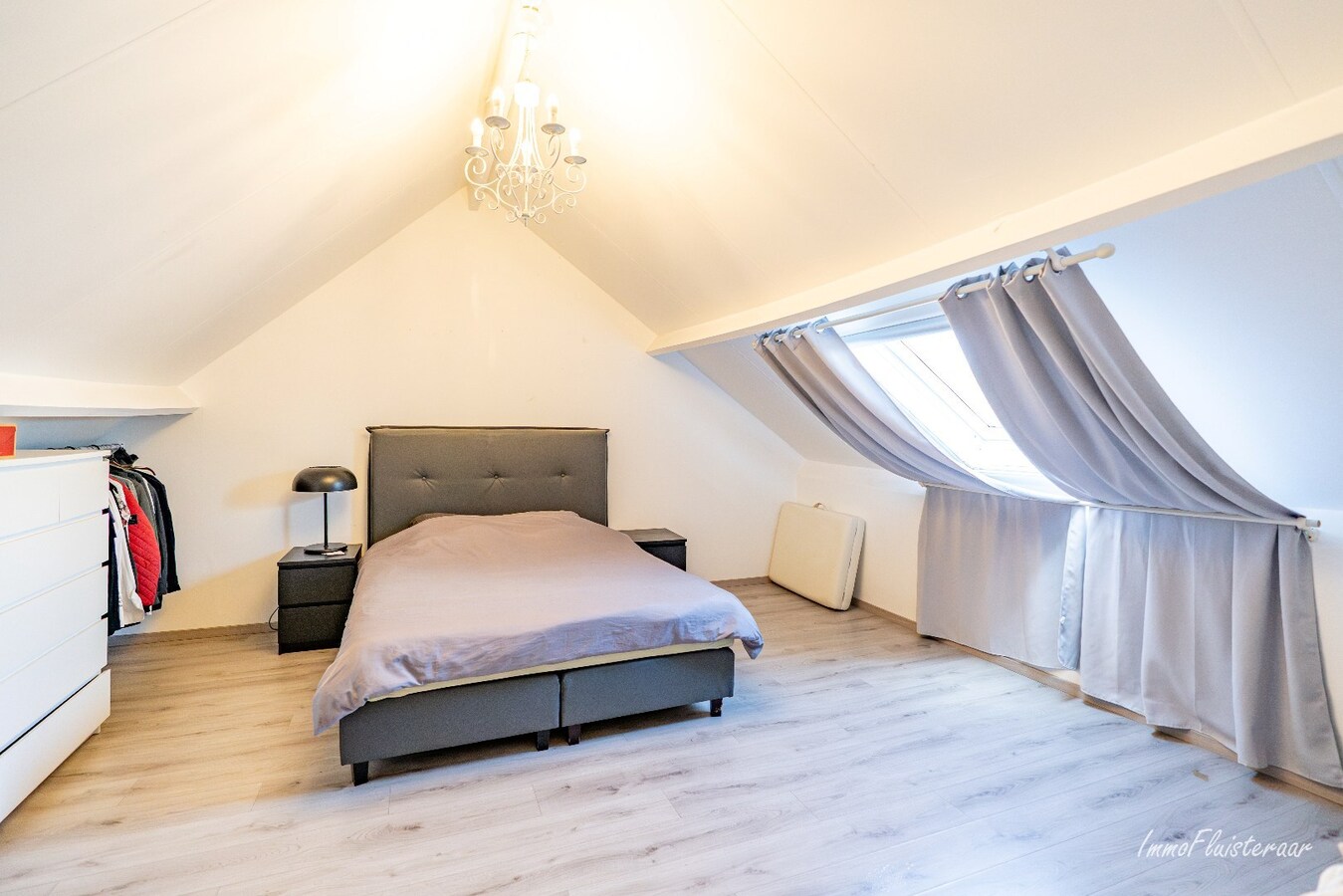 Charmante woning met stallen, buitenpiste en weide  op ca. 2 ha te OUDENBURG 