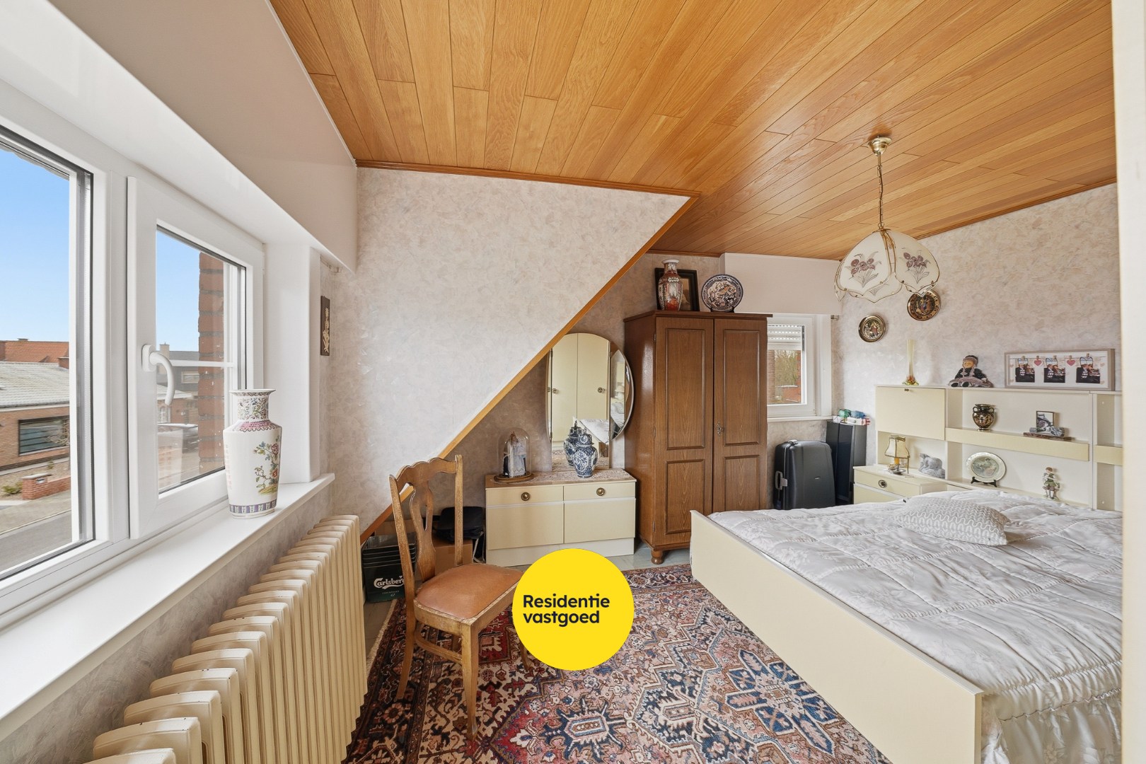 Halfopen woning met 4 slaapkamers, garage en ruime oprit op 429 m² in Oudenburg 