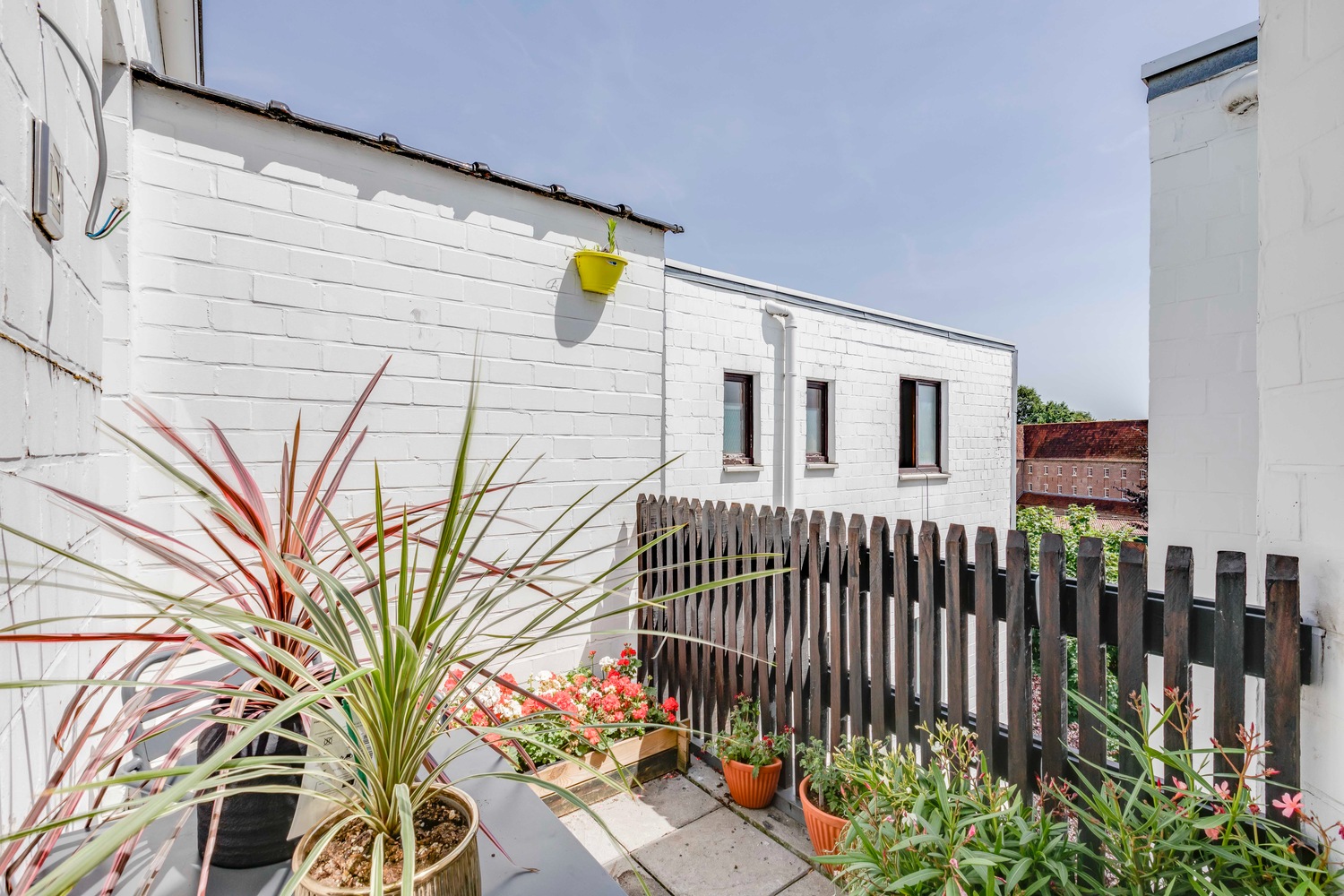 Uniek lichtrijk gerenoveerd appartement te koop in Sint-Amandsberg 