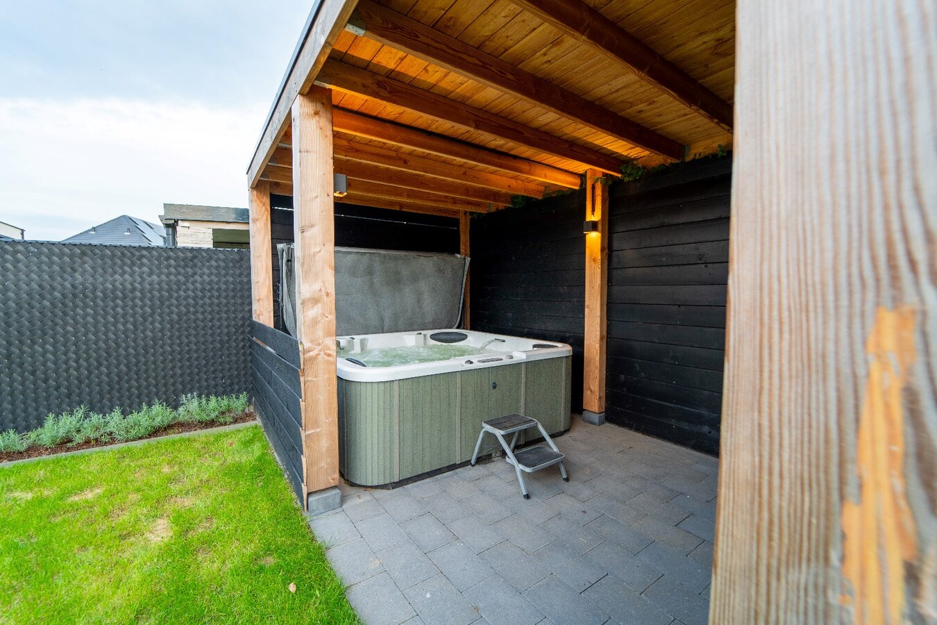 Prachtige villa met tuin, terras &amp; garage in Hasselt - 3 slaapkamers, bouwjaar 2019. 