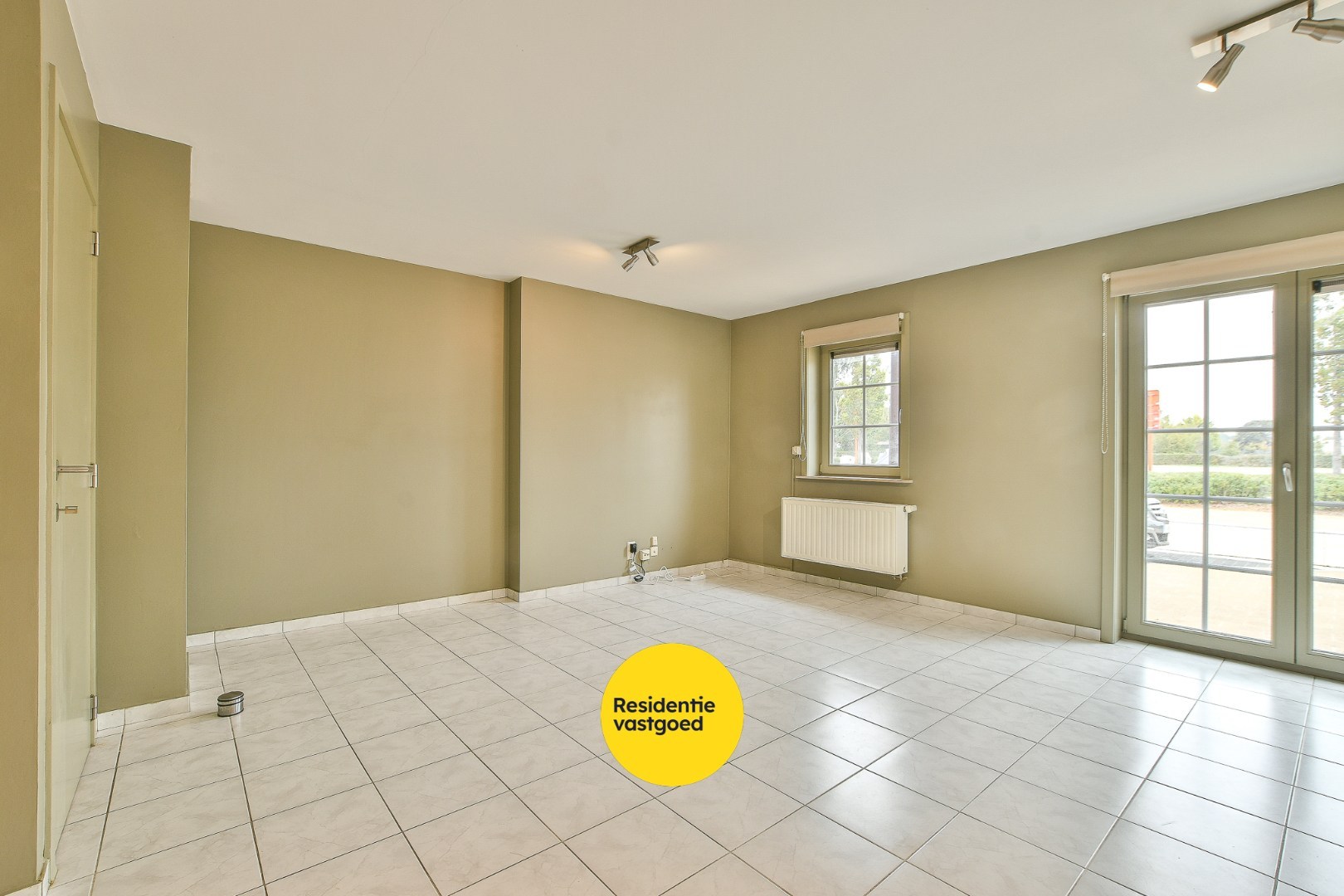 Modern gelijkvloers appartement met 2 slaapkamers– op slechts 500m van strand en zee! 