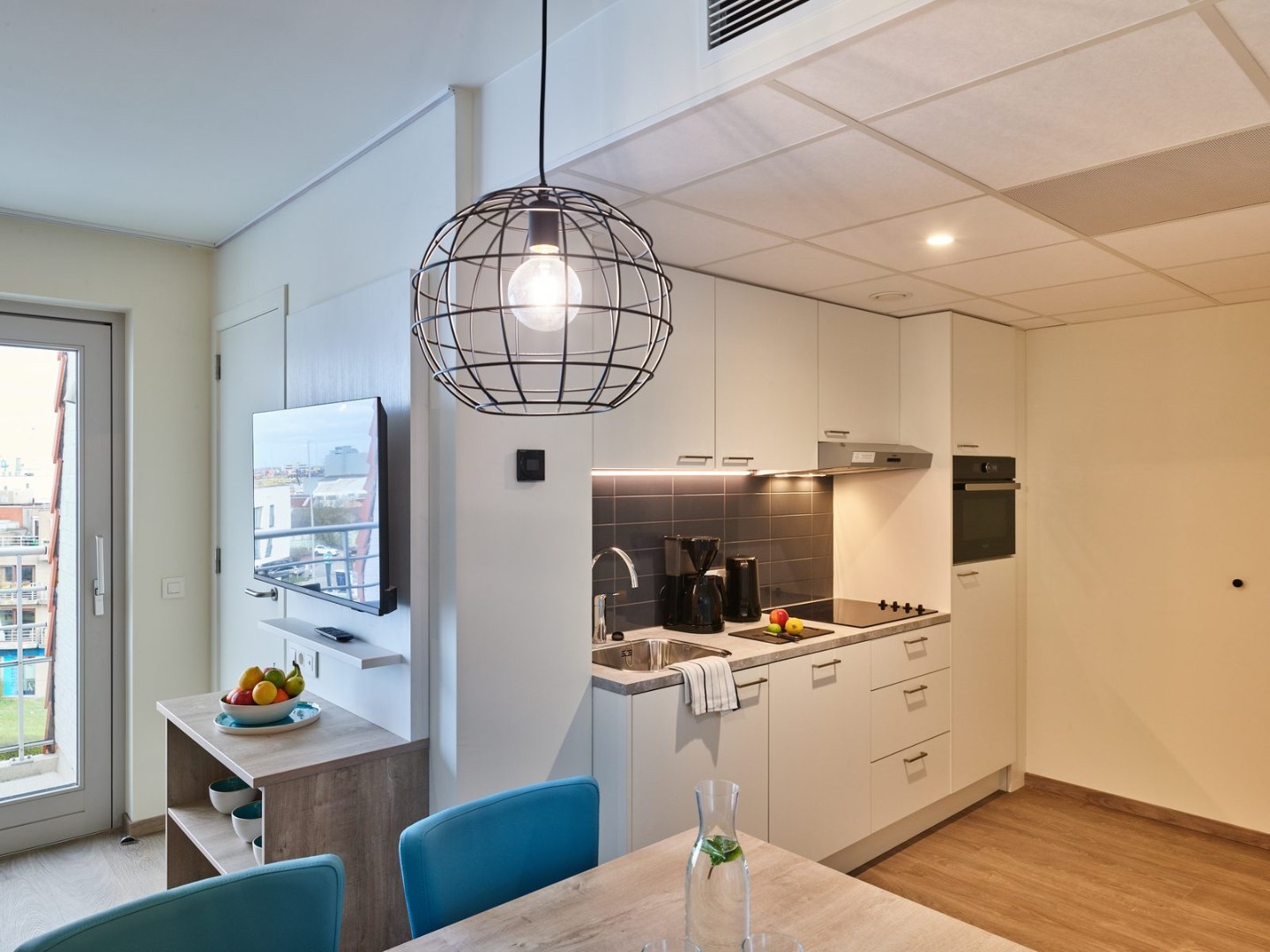 Ruime Holiday Suite (2p) op het 5e verdiep met rustig zonneterras! 